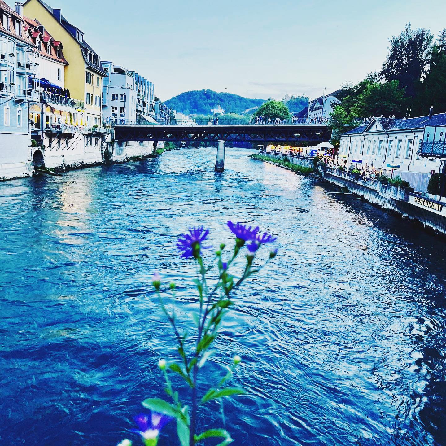 Badenfahrt 23
Meine Eindrücke, meine Momente ✨.
Einer meiner Eindrücke ist das Titelbild für den „theurbanist“Podcast von Monocle.com ,das macht mich sehr stolz 🙏🏻.
Hört euch die folge über die Badenfahrt an:
https://monocle.com/radio/shows/the-urbanist/619/
@gute_aussicht_badenfahrt
@badenfahrt
🎧: @jessica__bridger, monocle.com
📸@verapungitorecoaching