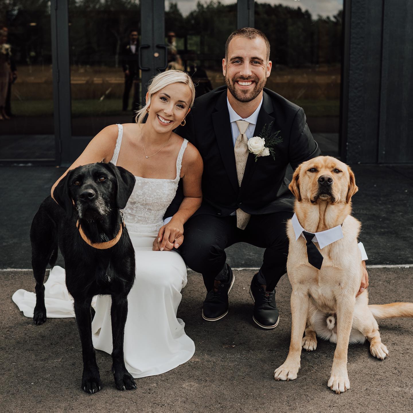 Chenay + Josh ✨
Despite one little downpour, these two had THE perfect day! I loved that their fur babies were a part of their big day 🐾 These two sure know how to throw a party!!
.
.
.
Venue : @ivyblack.mn
Dress : @brbridal
Hair : @ihanabeauty
Makeup : @isabeljadebeauty