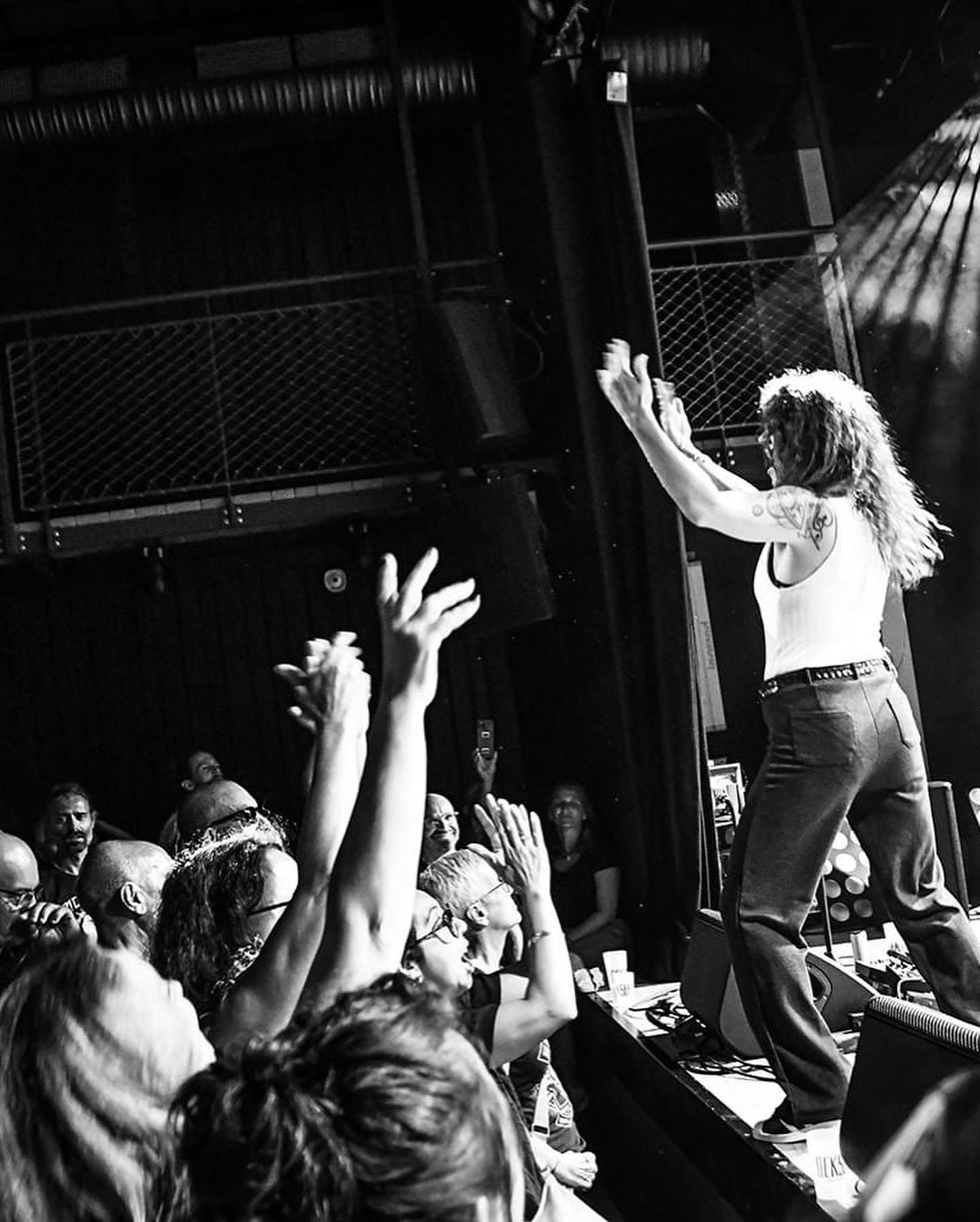 Aperçu de notre passage au @rocksea_live ce mois-ci
📷 Merci à @erikourdi pour les photos
🔜 Prochain concert : vendredi 15 septembre au @barbatruccafe - Les Herbiers
.
.
.
.
.
.
.
.
.
.
.
.
#concert #livemusic #rock #bluesrock #soul #fuzz #singergirl #rocknroll #deadleafmusic #gig #onstage #guitar #drums #bass #keyboard #bandofinstagram