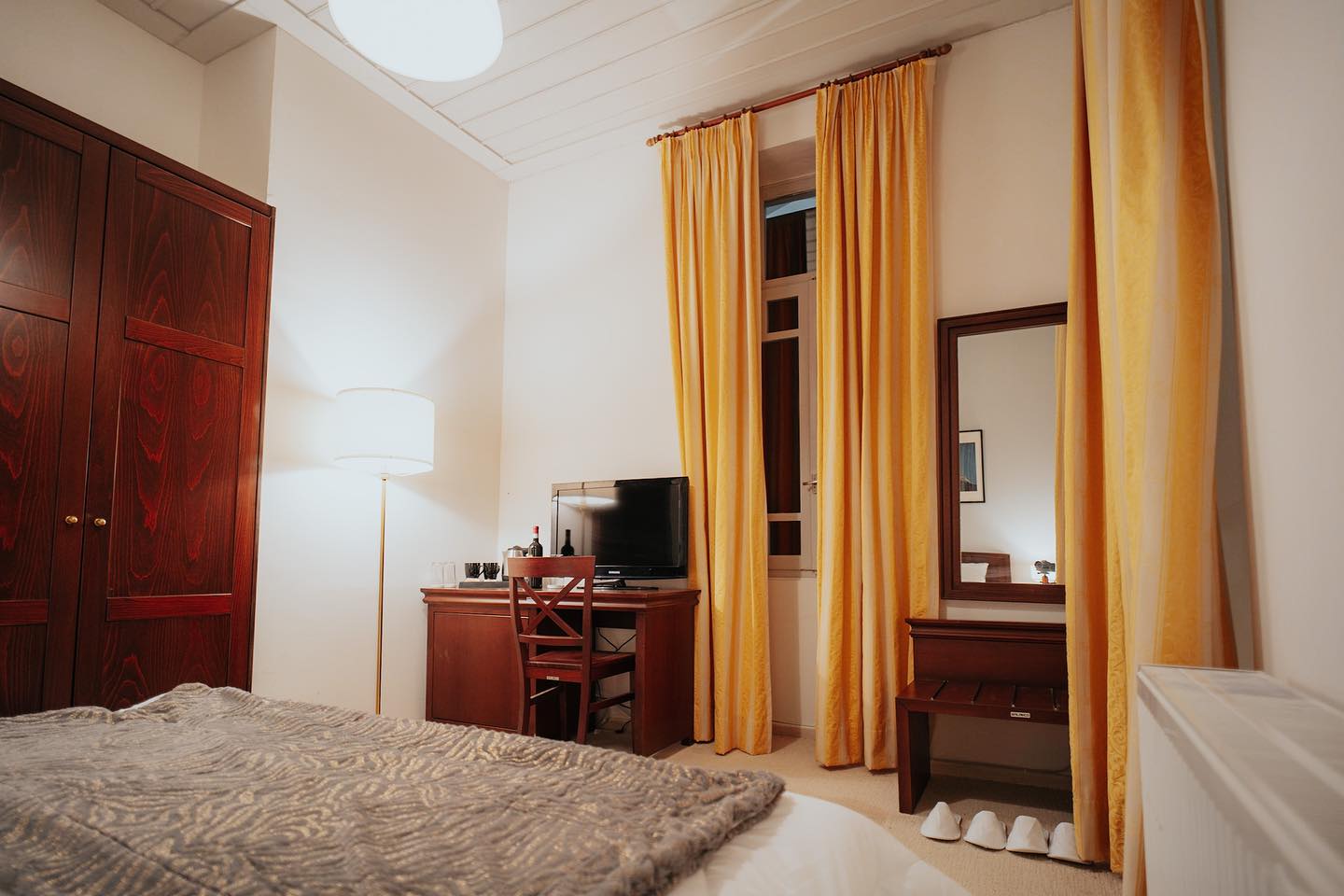 These high ceilings let you breath