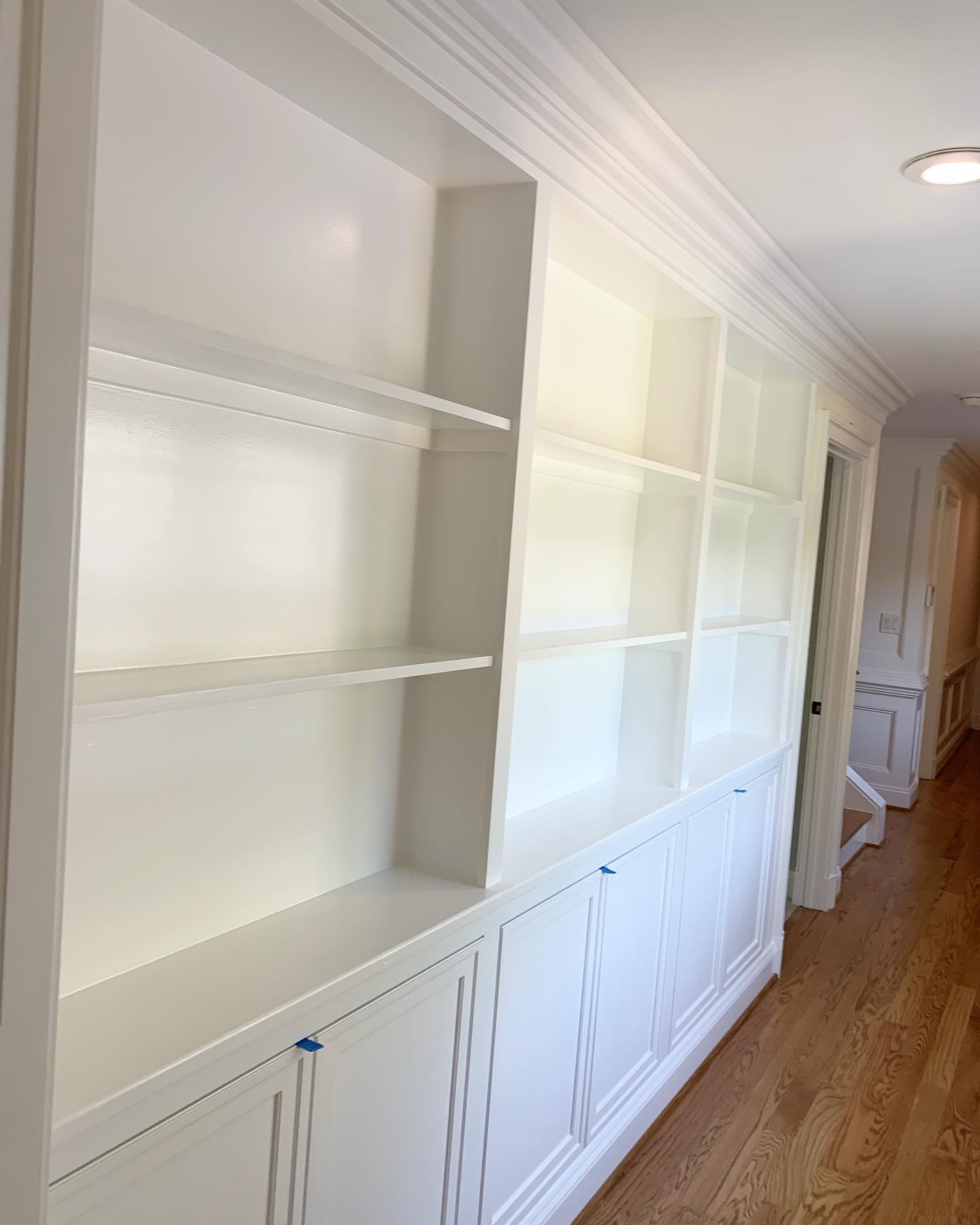 ✨Next up on #millworkmonday is this hallway built in. It’s a narrow space but will be a great place to display each child’s accomplishments and special memories.
#millworkdesign #hallwaybuiltins #hillhousedesignmd