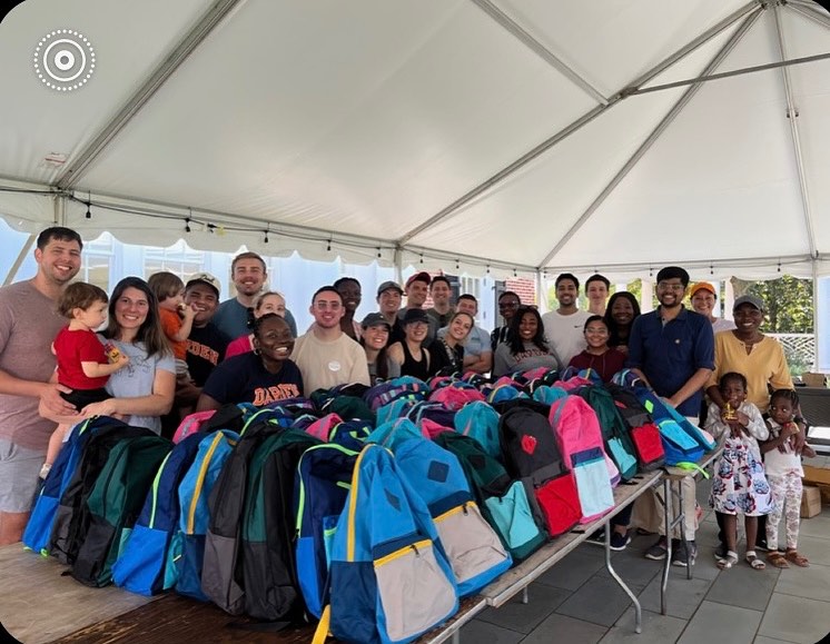 Shout out today to UVA Darden School of Business students @dardenmba . On Saturday they gathered for their second annual Back-to-School initiative and filled over 125 backpacks to donate to Backpack Buddies. We are so thankful 🙏🏻! Some have already been given out and now we have some on hand to help with requests throughout the year! They included some extra goodies that I know will be a fun surprise when the kids open up the backpacks! Thank you Darden students! 🧡💙🎒
#backpackbuddies
#backpackbuddiesva
#uvadarden #uvadardenschoolofbusiness