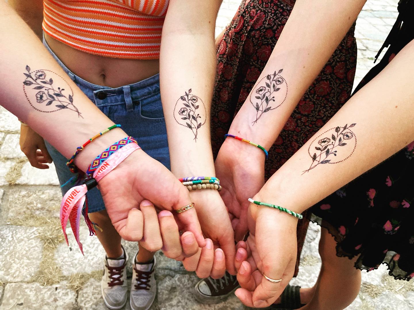 Encore 2, jeudis de Nîmes pour se faire un petit plaisir !#tatouageephemere #tatouagetemporaire @poptattoo.fr #jeudisdenimes #maisoncarrée