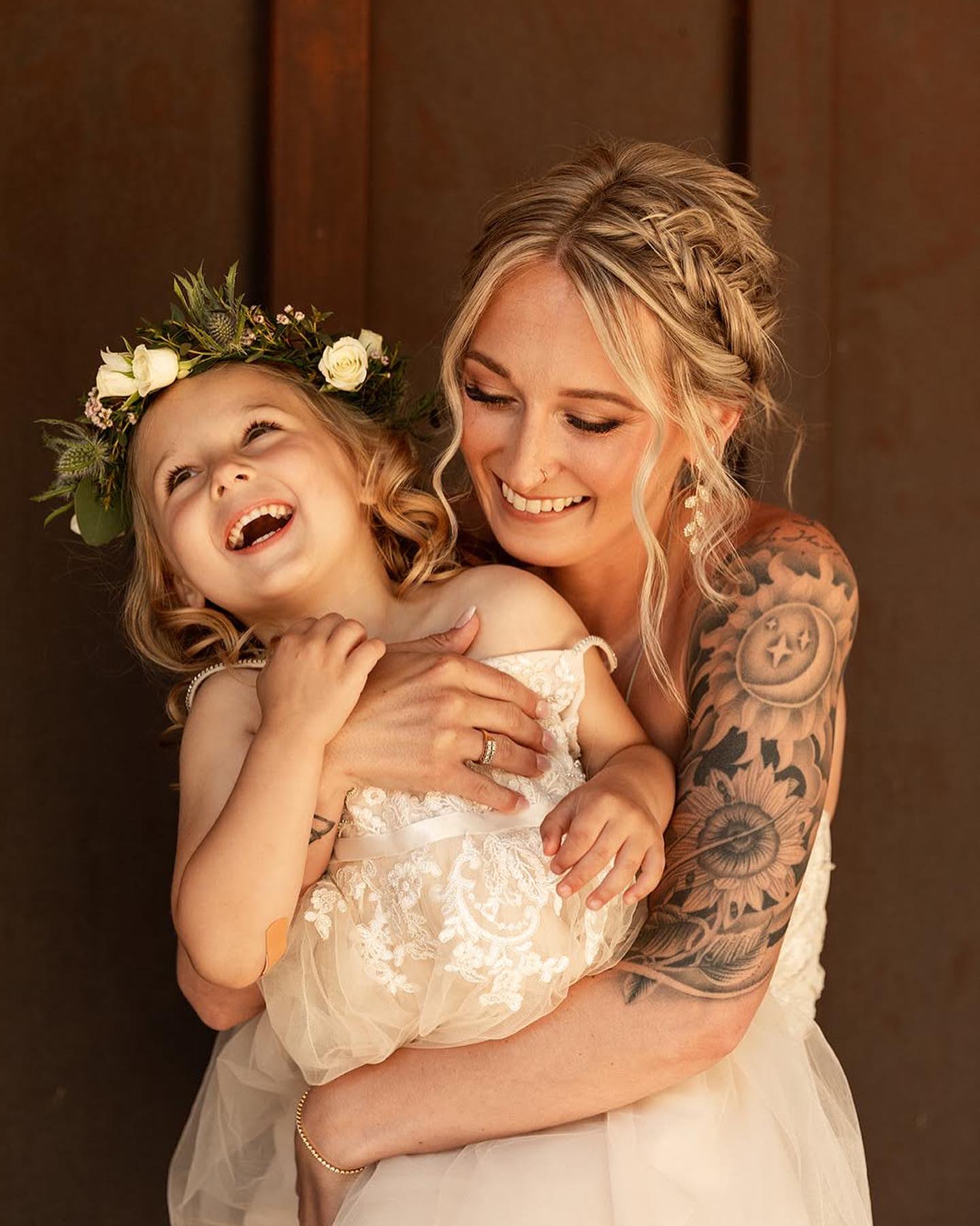 SPECIAL MOMENTS - shared with Callie + Beau’s most special people. Perfect day❣️
.
.
Venue: @zionredrock
Coordination: @poppylaneevents_st.george
Photography: @courtmather
Catering: @stgeorge_tacotruckitchen
Rentals: @taylor.made.events
Florals: @wildbloomsflowers
Decor: @callie.b.brown
Hair: @hairby.brookehepworth @lundhairco
Makeup: @beautyby_alliej
Bartender: @silver.liningevents
DJ: @electricaudio4u
Live artist: @bayleighquinn.art
.
.
#stgeorgeweddingplanner #poppylaneeventsstgeorge #wedding #zionbrides
#southernutahweddingplanner #zionwedding #zionweddingplanner