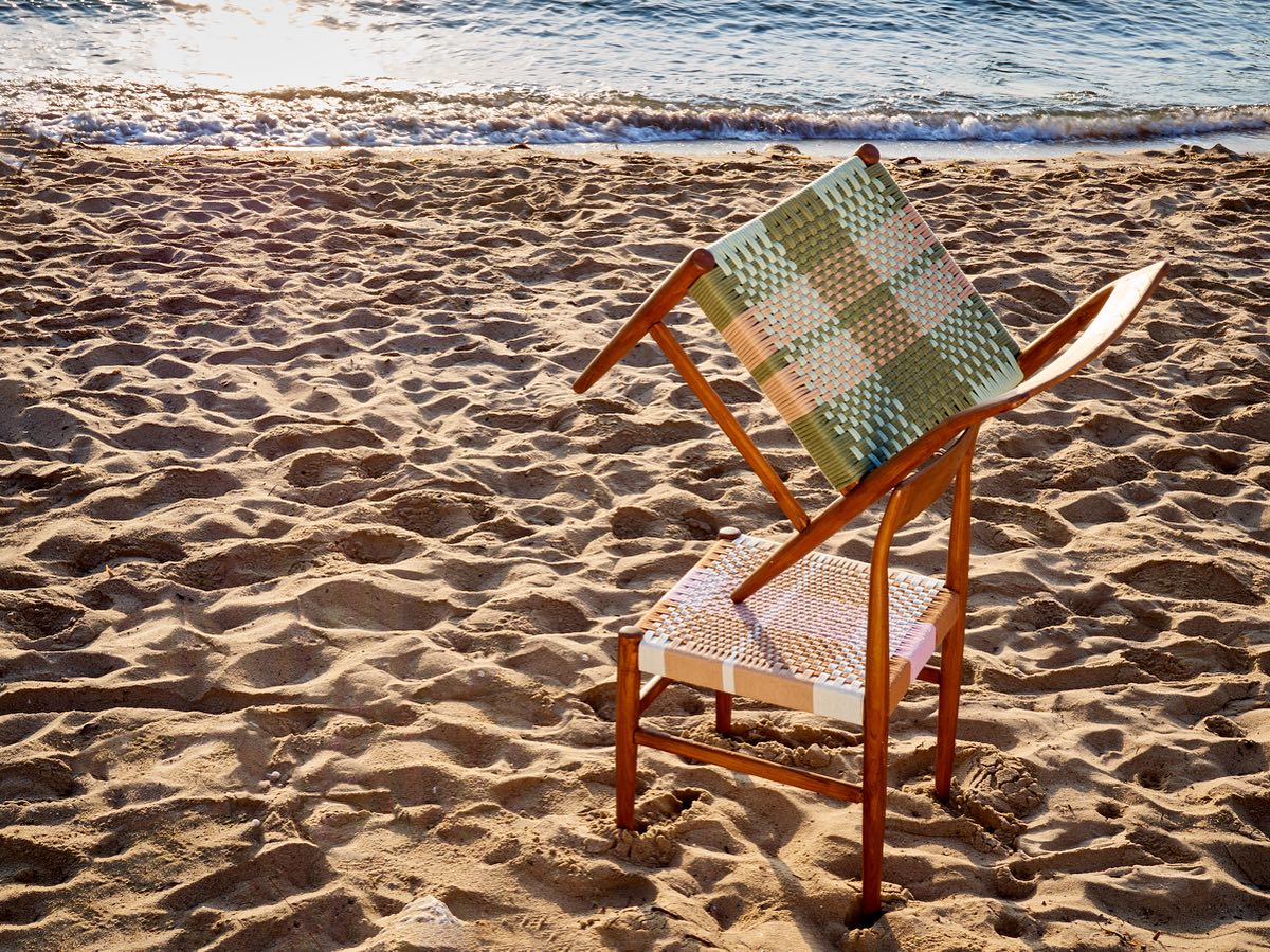 September beaches are the best. That sweet spot between summer and autumn. 🪑🪑
📸 @irisphoto_graphy