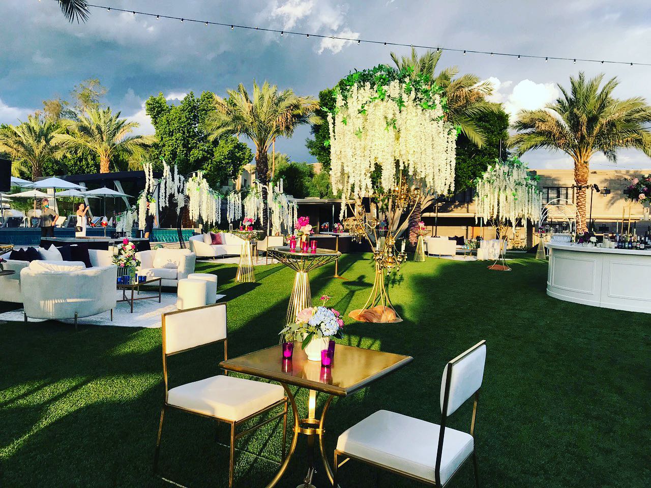 Enjoy your Cocktail Time 🍹🍸🥃
@amymancusoevents
@primdesigncompany
@avantgardefloraldesignstudio