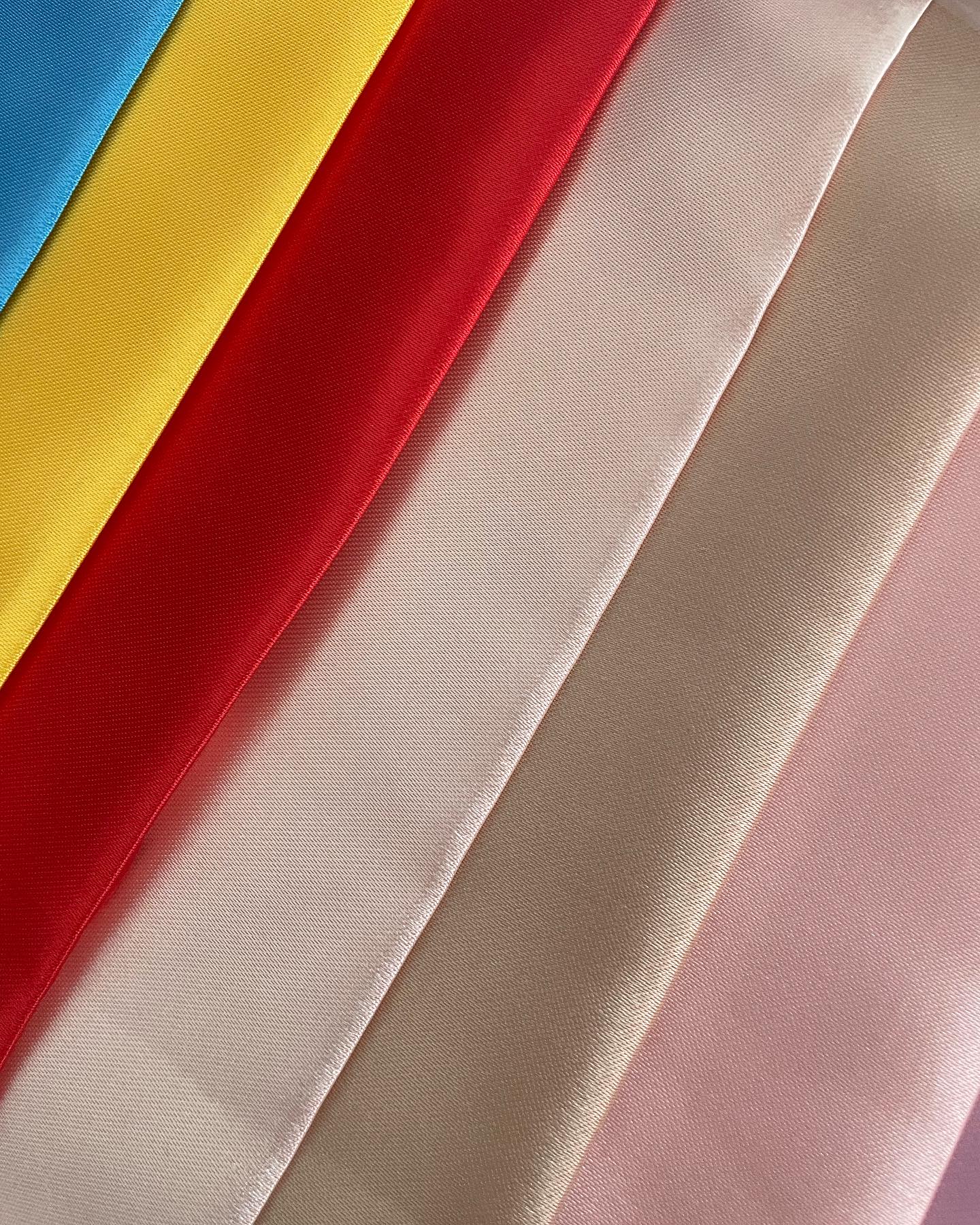 One of our most popular varieties of plain solid color …
.
.
.
.
.
WhatsApp/📞 -for any enquiries-971506454762 04-3536191
#dubaitextiles #uaetextilemarket #satin #chifffon #abayafabric #organza #jersey #eventfabrics#colorfulfabric