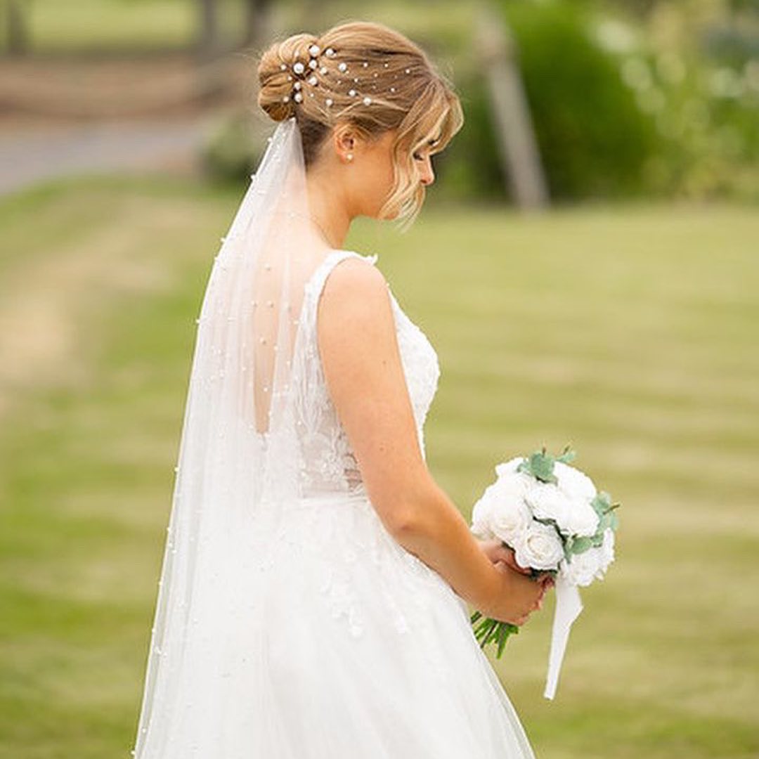 🤍 Pearls in Hair 🤍
Absolutely stunning bride Jess went for a modern twist of the classic French pleat!
..
HMUA @fayekenyonhairandmakeup
Photography @nickyhillphotography
Venue @theglasshousestaining
..
~ KEY PRODUCTS ~
@babylissprouk prima 3000 flat iron
@schwarzkopfprouk curl crème
@kykhaircare magic dust
..
#hairandmakeup #bridalmakeup #bridalmakeupartist #bridalhair #bridalhairstylist #makeupartist #hairstyle #softglam #bridalinspiration #bridalinspo #bride #bridesmaidshairandmakeup #hairgoals #hairstylist #bridalhair #bridalhairstyle #frenchtwist