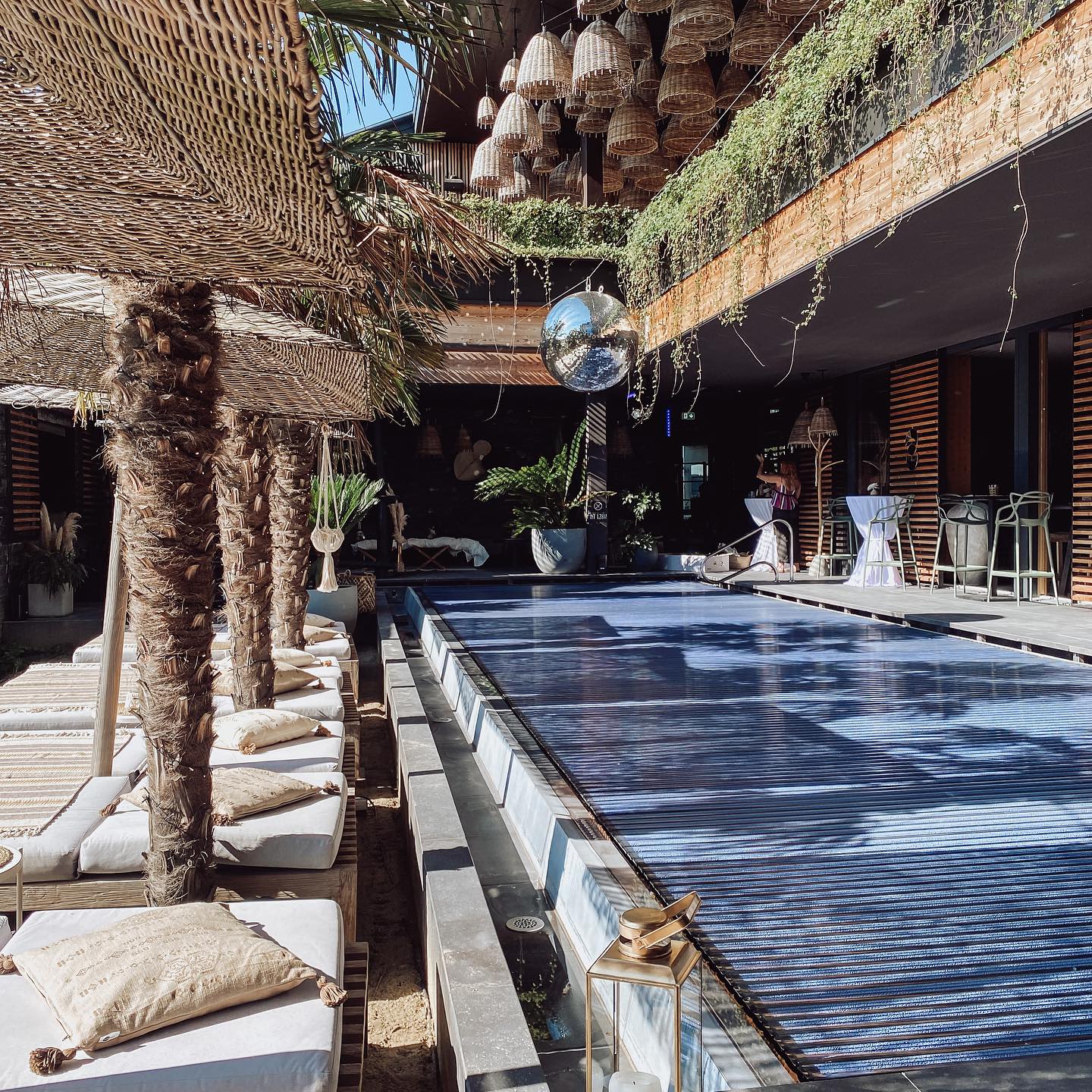 BOHO Night ✨😎
Letztes Wochenende waren wir mit dabei beim Closing Event im Hotel Gerl und durften verschiedene Bereiche dekorieren. Was für ein schöner Ort zum relaxen, feiern oder genießen! @hotel_gerl 🧡
#bohonight #bohostyle #bohohotel #bohohotelaustria #bohemiandecor #hoteldeko #hotelsösterreich #bohohotels #bohodeko #dekoverleih #dekoverleihösterreich