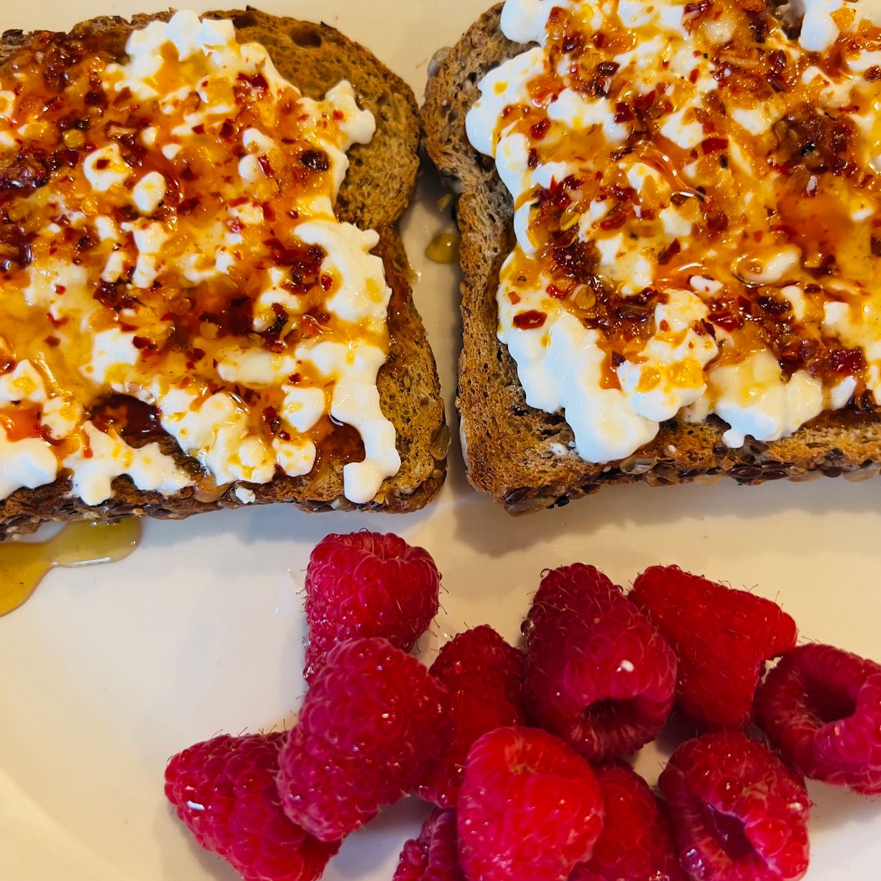 Loving the chili onion crunch spread from @traderjoes try this for breakfast! Dave’s bread, cottage cheese, chili onion crunch, honey! 🥰
•
•
•
•
•
#healthybreakfast #nutritioncoach #goals #consistencyiskey #healthylifestyle