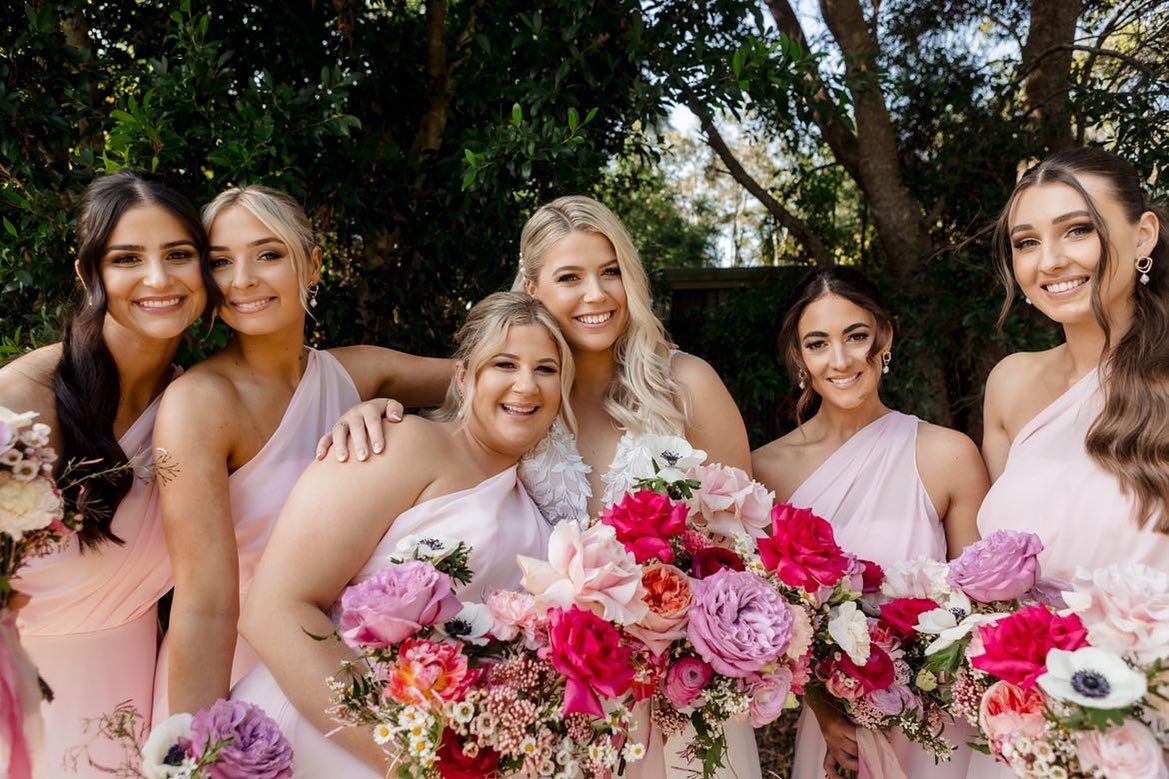 Wedded Bliss!
Had the absolute pleasure to spend last Saturday styling Mrs Gray and her beautiful bridesmaids hair for Jazz’s big day!
Cutest wedding party and the most STUNNING FLORALS!