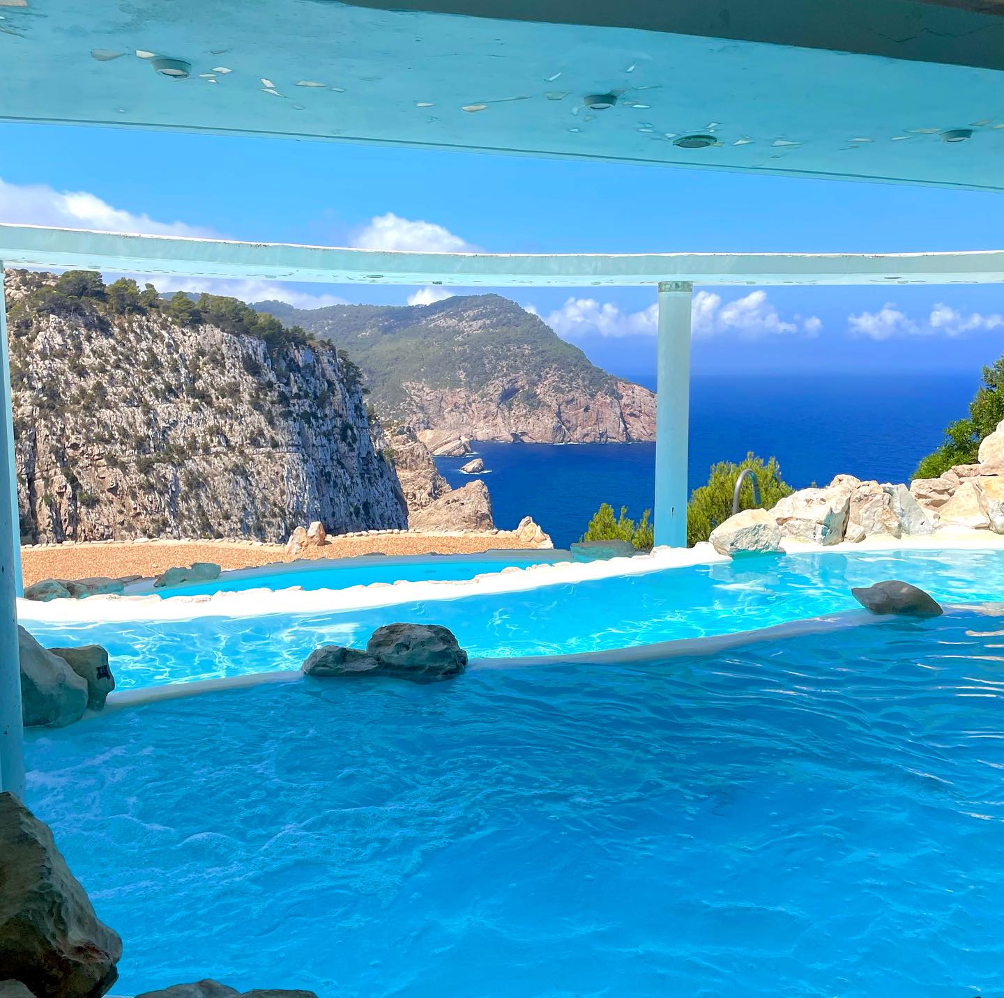 SAVE for your next trip to Ibiza. ✈️🩵☁️☀️
📍La Posidonia Spa