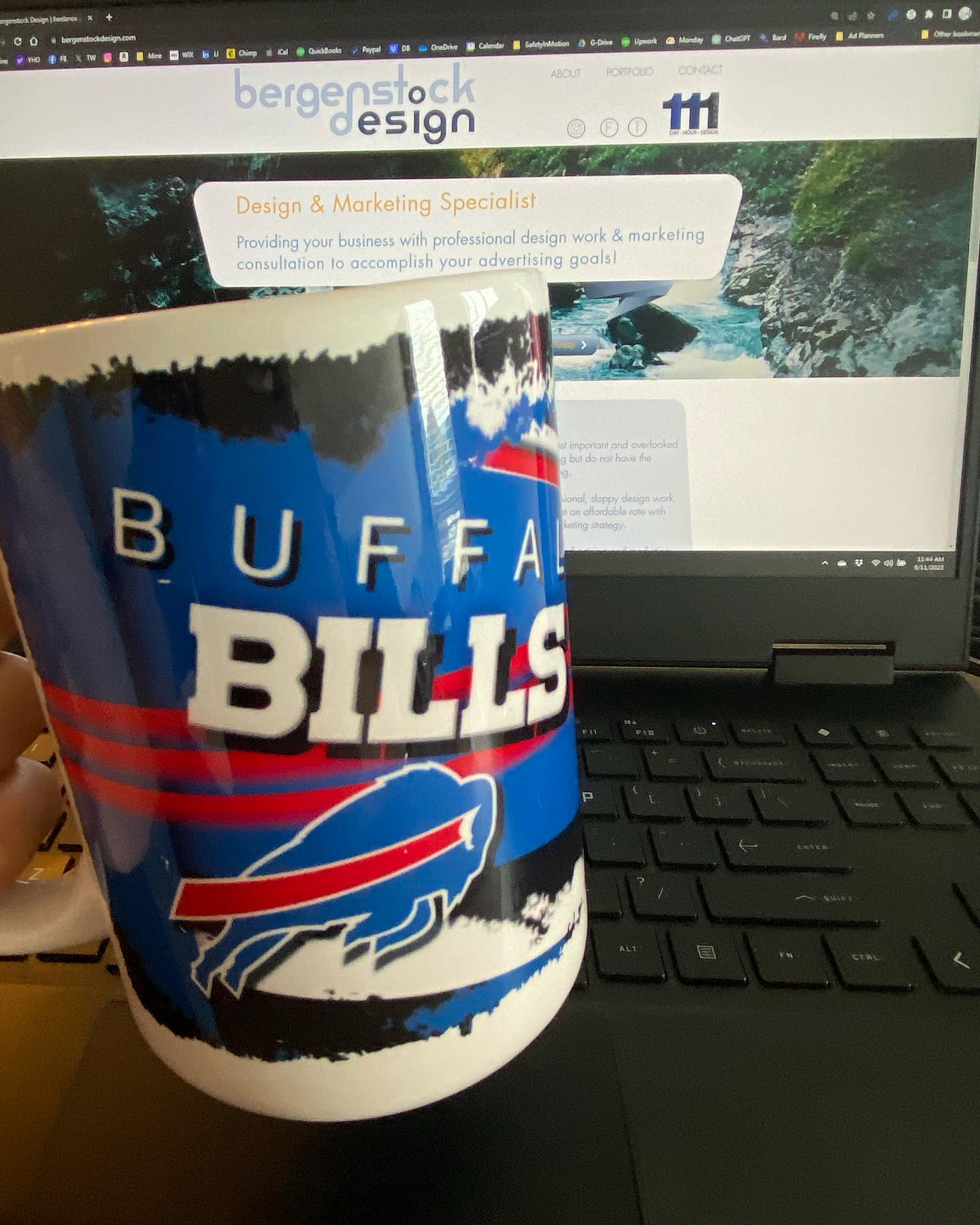 Less than three hours away👍 Ready for some #mondaynightfootball and my #buffalobills