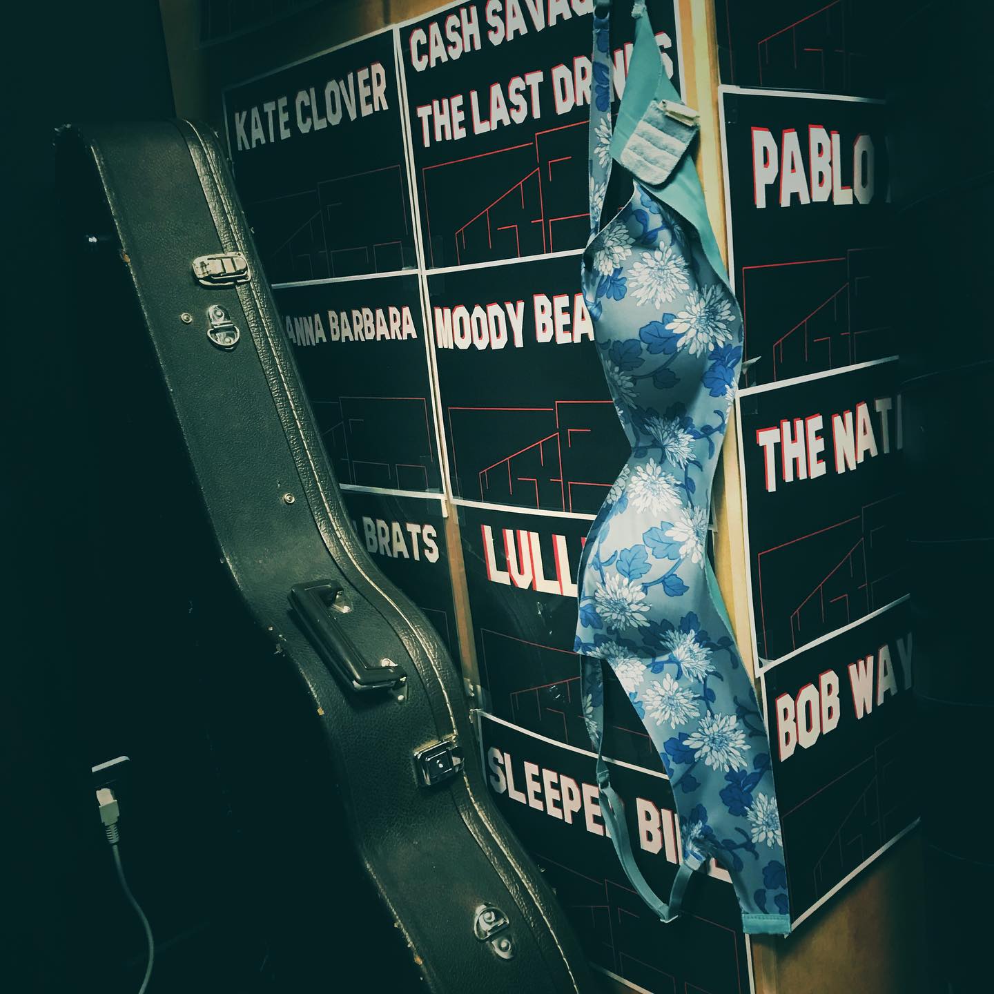 Salut à tous !
Nous serons au @barbatruccafe aux Herbiers ce vendredi et on espère vous y voir chauds dès 21h 🤘🏼🔥
.
.
.
.
.
.
.
.
.
.
.
#concert #bra #backstage #music #singergirl #livemusic #underwear #flightcase #guitarflightcase #guitar #gig #bandofinstagram #rocknroll #rock #soul #bluesrock