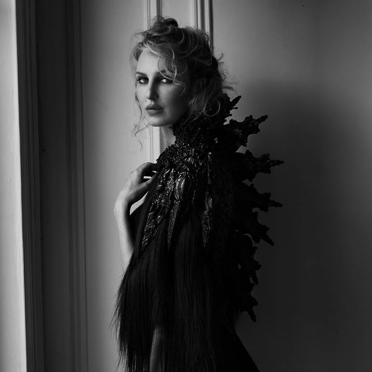 GIGERIA
#giger #sculpture #hautecouture #black #alien #fierce #animal #animality #hair #beauty #mode #fashion #petercoulson #warrior #woman