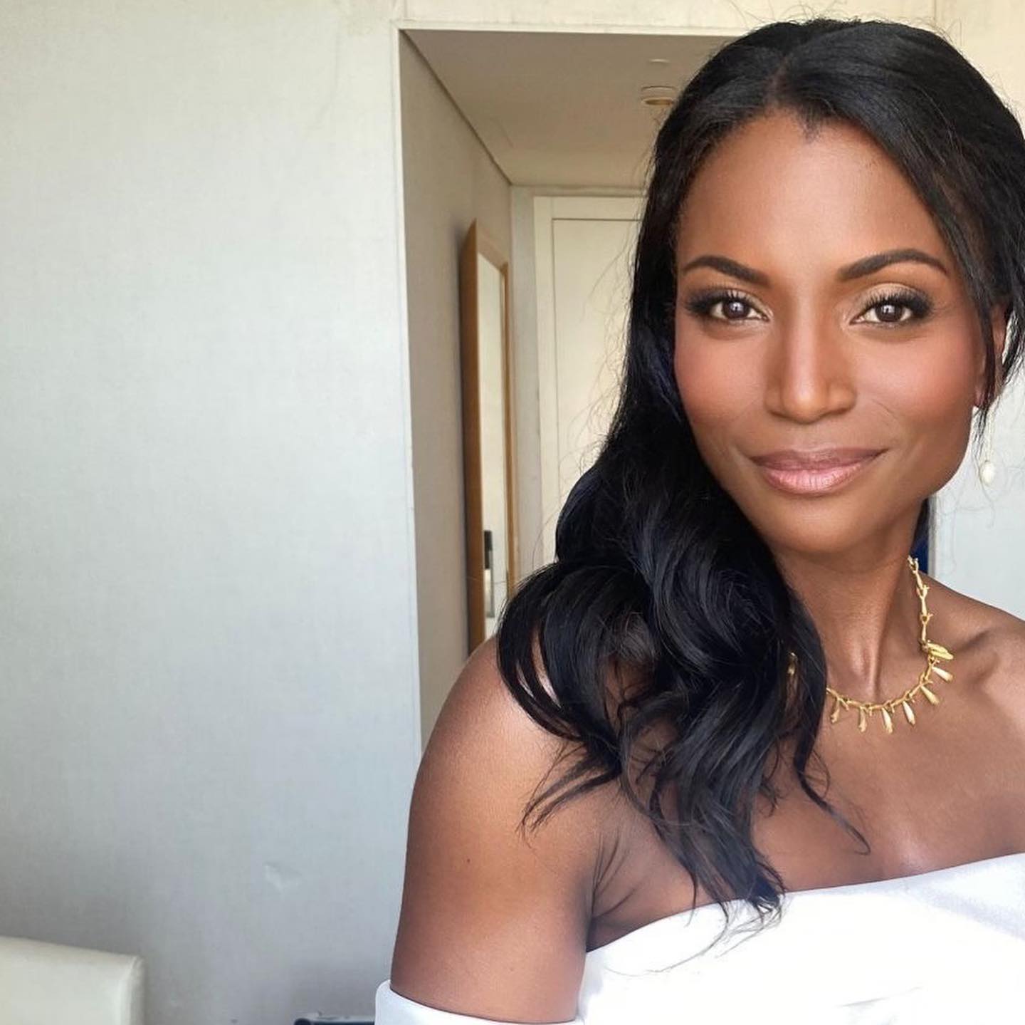 Glowing and beautiful by #ORKOteam #airbrush #makeup #weddingday #weddingmakeup