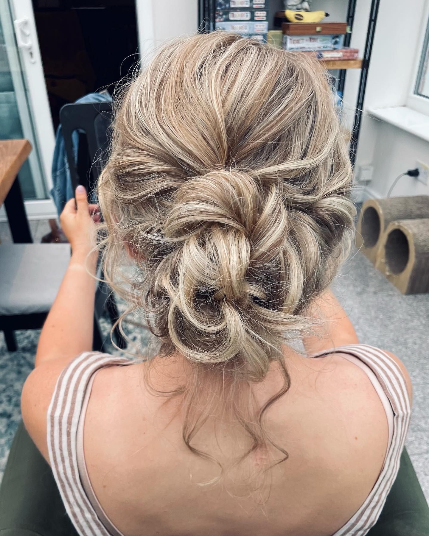 All the boho vibes for this super textured undo bun 🌺
@fayekenyonhairandmakeup
• KEY PRODUCTS •
@babylissprouk prima 3000 straighteners
@schwarzkopfprouk pump spray
@schwarzkopfprouk curl crème
@kykhaircare magic dust
@tresemmeuk hair spray hold
@fudgehair shine spray (smells incredible)
#hairandmakeup #bridalmakeup #bridalmakeupartist #bridalhair #bridalhairstylist #makeupartist #hairstyle #softglam #bridalinspiration #bridalinspo #bride #bridesmaidshairandmakeup #bridalhairstyle #bridalhairstyles #texturedupdo #bohohair