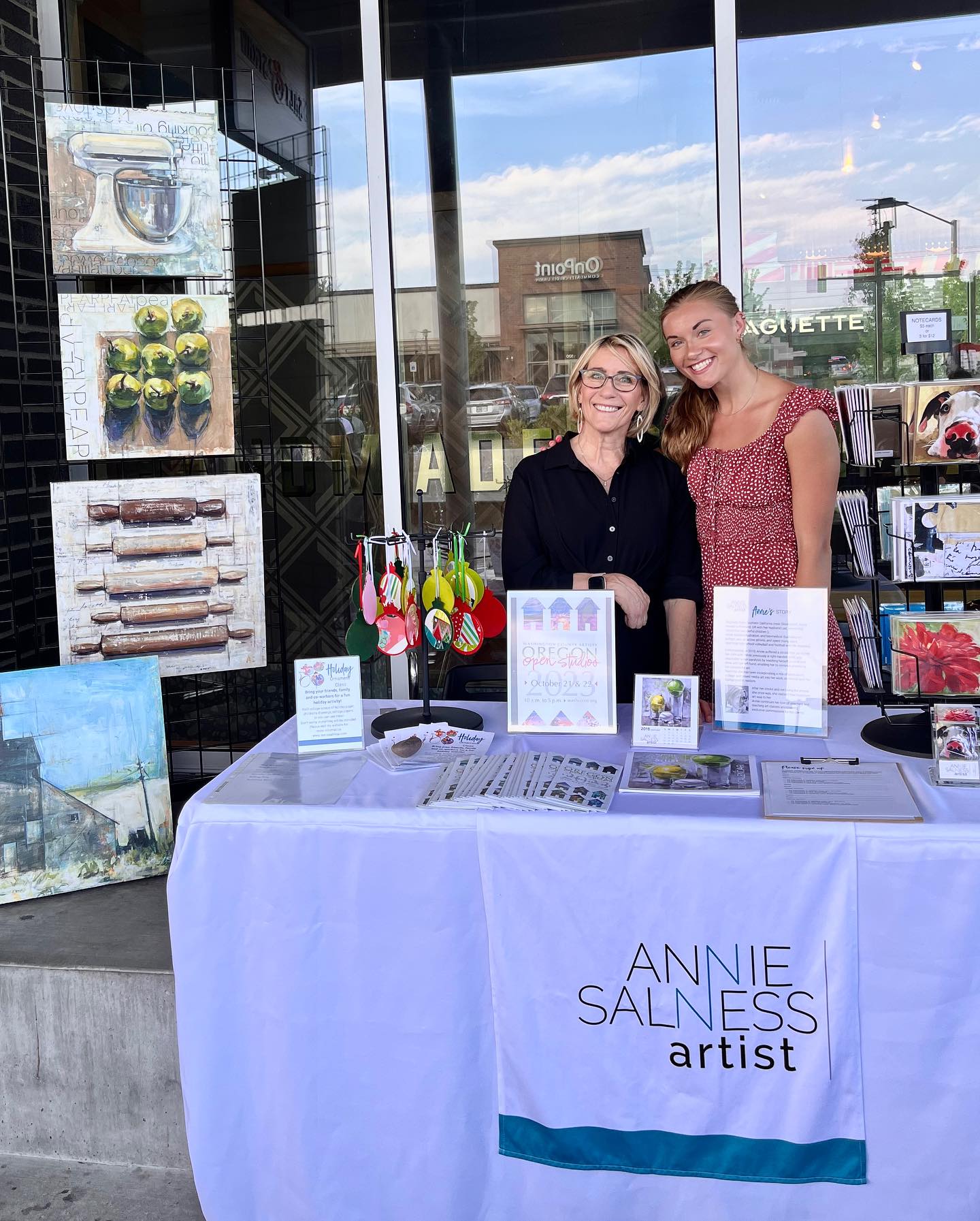 I had a wonderful time at Cedar Hills Crossing, @saltandstraw , promoting the Washington County Open Studio, @washcoopenstudios, Oct 21 & 22.
AND thank you to my husband, Claire,
Thomas, Dani, Jax for helping! AND thank you to Brent and Tal, from S&S, for graciously offering me to be there!