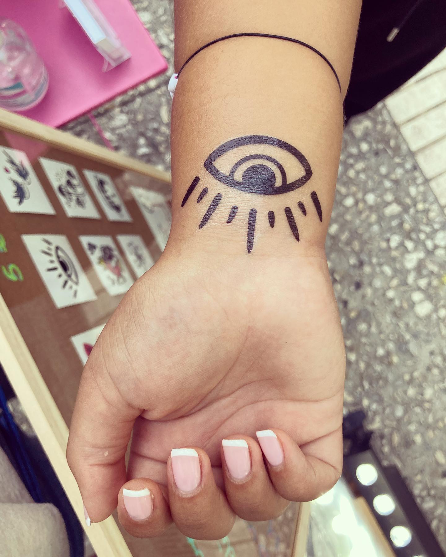 Les nouveaux modèles cartonnent ! 🎉🎉🎉 #tatouageephemere #tatouagetemporaire #feriadenimes 💕💕💕