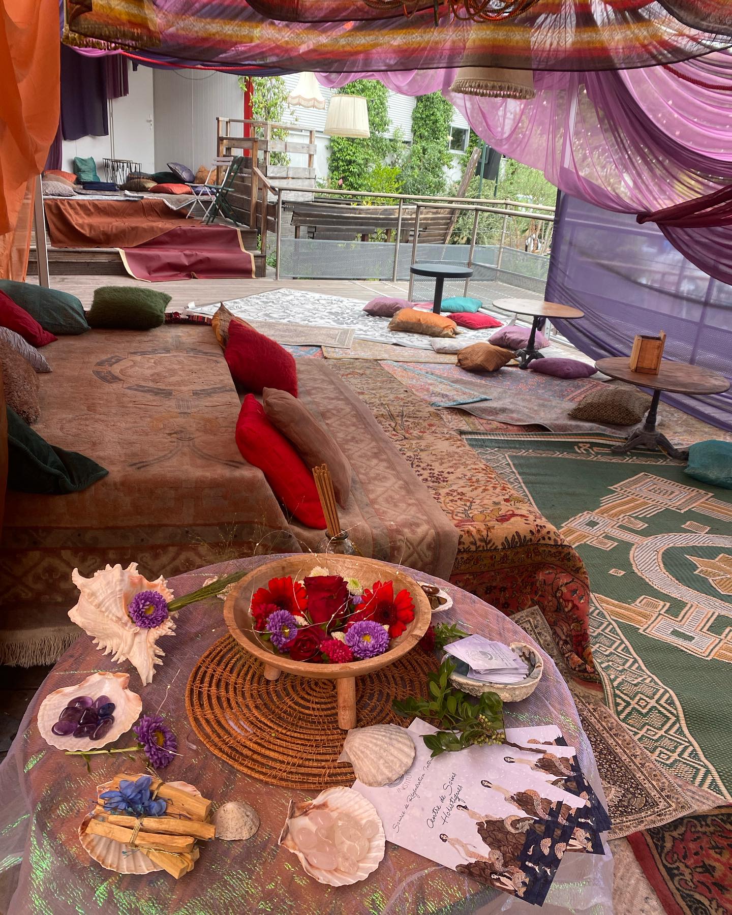 🎪 C’était grandiose 🌹
Merci pour tous ces échanges que l’on a eu. Votre confiance, votre coeur grand ouvert. Vos yeux qui brillaient et votre générosité.
Très reconnaissante de ces moments doux partagés dans cet atmosphère enivrante.🪔
Merci à @o.tawa_community et @1.2.3.sauvage pour ce fabuleux moment de Vie et pour votre confiance. À tous ces artistes présents qui nous ont régalés ❣️
Le coeur comblé et apaisé, je vous embrasse.
.
.
.
#massage #massagetherapy #energetique #consciousness #energeticienne #chillout #soireeparisienne #cabaretsauvage #otawacommunity