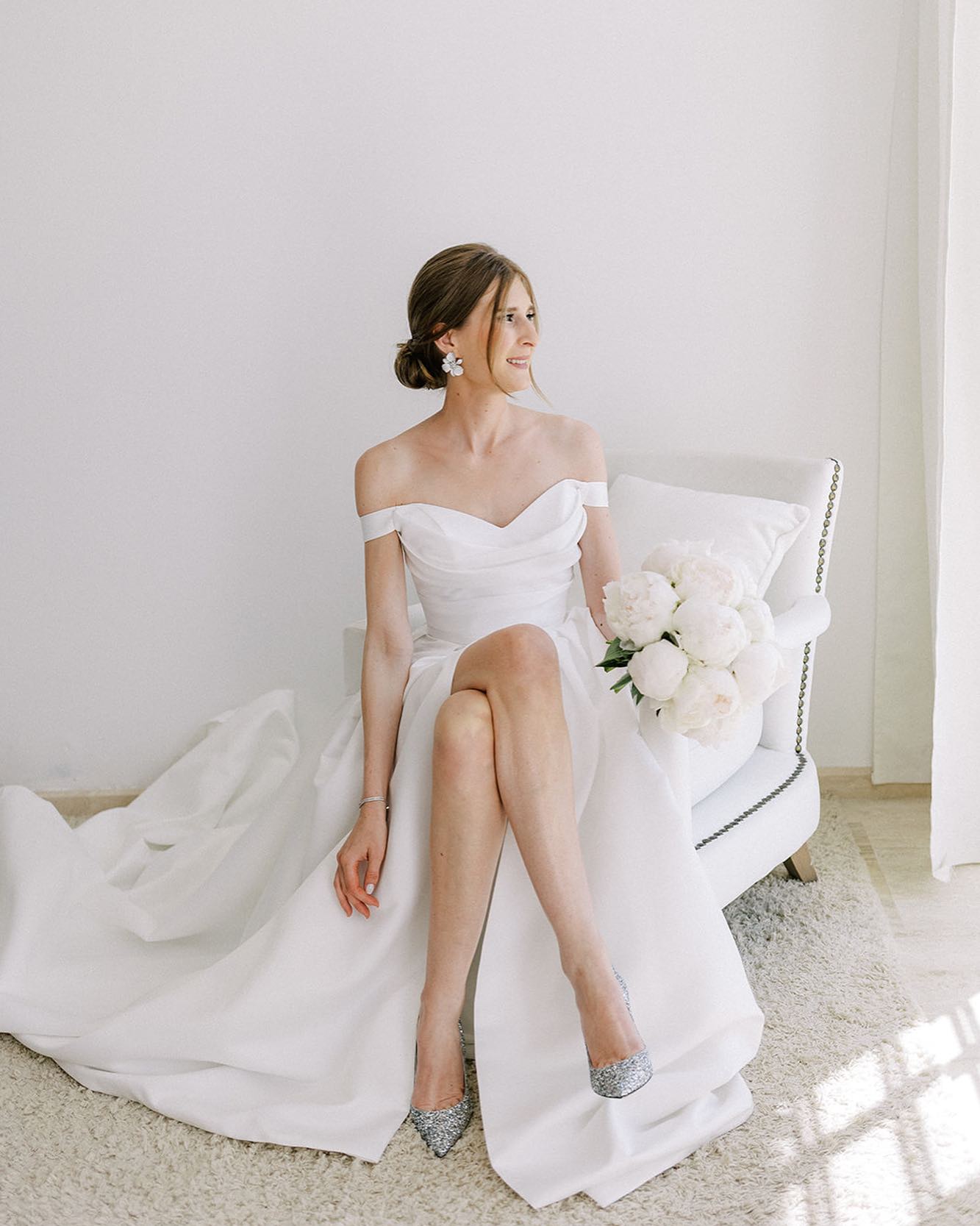 Cette journée était tout simplement parfaite, à commencer par le sourire radieux de Marine qui a rayonné de bonheur et d’une élégance indémodable, incarnant une véritable princesse moderne !
#weddinginspiration #weddingsouthoffrance #weddingfrenchphotographer #weddingfrenchriviera #fineartweddingphotography #myarchetype #luxuryweddingphotographer #luxurywedding #frenchrivierawedding #wedding2024 #destinationweddingphotographer #fineartweddingfrance