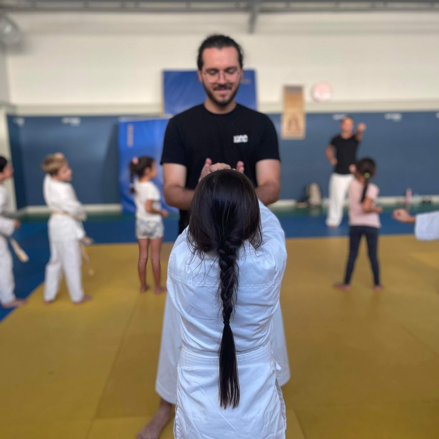 On attaque cette nouvelle saison de karaté dans le travail et la bonne humeur 😁
#karate #karateshotokan #combat #ffk #karatetraining #kumite #kata #kihon #shotokan #karatedo #karatetoulouse #sport #martialart