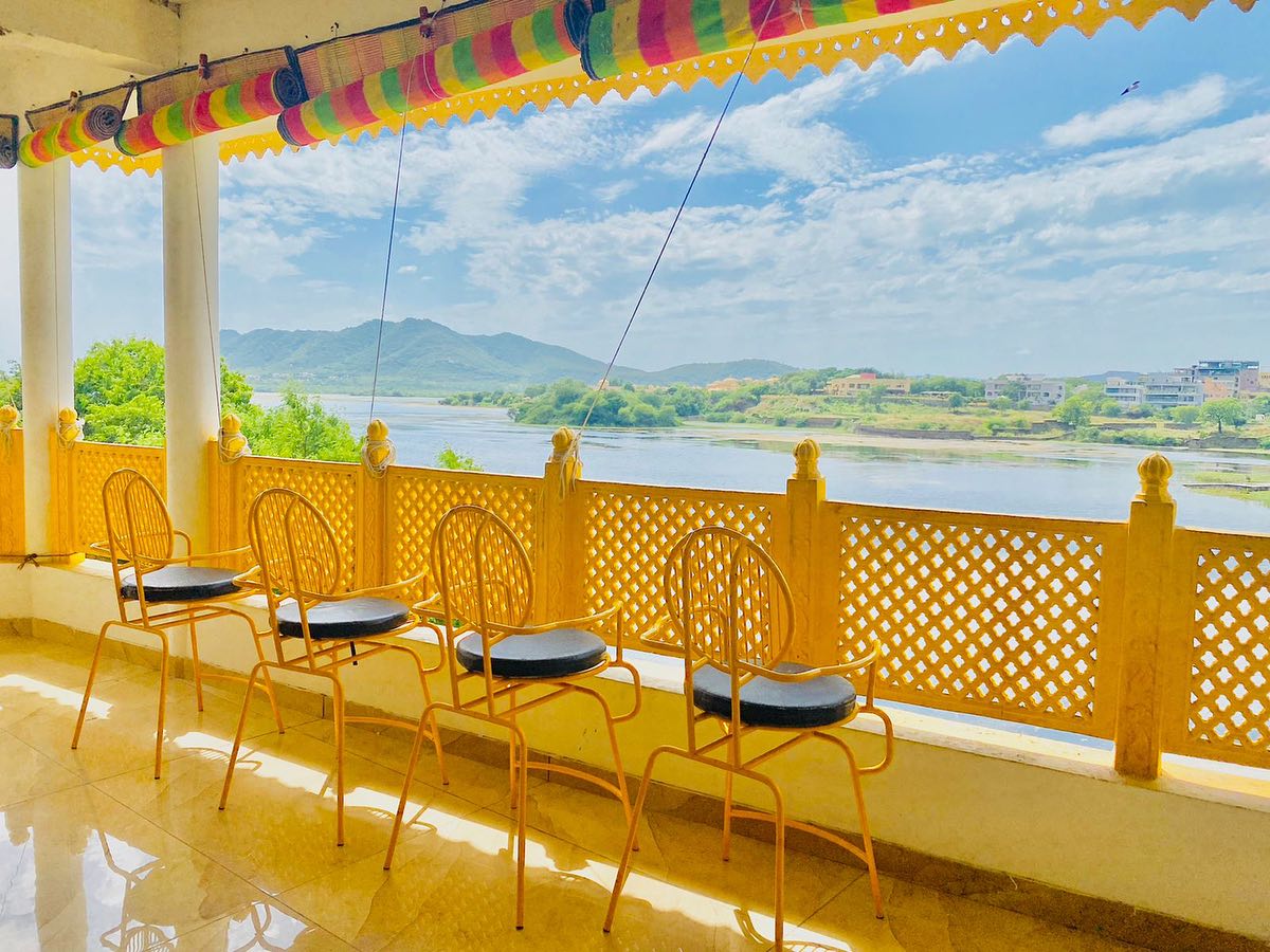 @hoteljaydurgalakeretreat #picholalake #udaipur #jaydurgalakeretreat