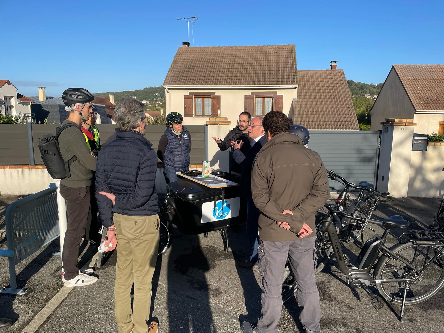 🚲☀️Ce week-end, @espaceville est allée se balader à vélo avec les villebonnais. L’occasion d’échanger avec eux sur l’avenir de leur commune : comment préserver la nature en ville ? Où construire de nouveaux logements pour répondre aux besoins de tous, notamment des jeunes ménages ? Dans quelle mesure préserver le patrimoine ? …autant de questions qui sont venues jalonner notre agréable parcours !