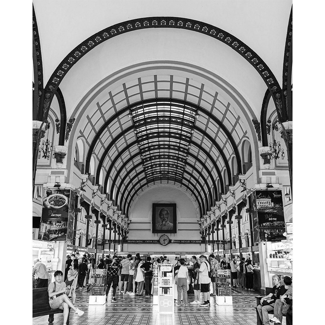 The symmetry in the Saigon post office is 👌
.
.
.
.
#saigonpostoffice #saigoncity #hochiminhcity #exploresaigon #travelvietnam #symmetry #bw #bwphoto