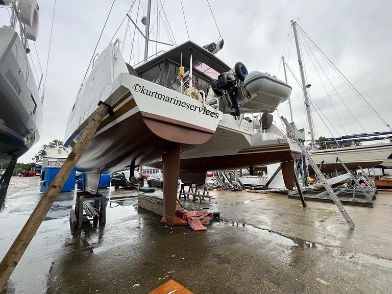 We recently completed a coppercoat application on this Cat Nautitech Open 40 at Port Hamble Marina.
We also have done some hull repairs.
#kurtmarineservices #kurtboatservices #boatmaintenance #coppercoat #antifouling #solent #hamblemarina @coppercoatuk