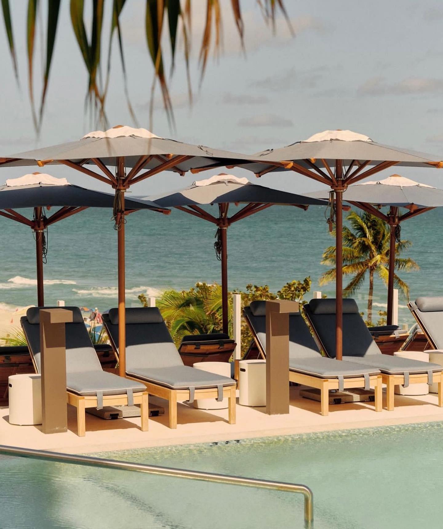 The newly opened Four Seasons Ft. Lauderdale is nothing short of what you would expect from this 5⭐️luxury brand from a beautiful spa, pool deck, kids club, fine dining and gorgeously appointed rooms. Sitting oceanfront right on Ft Lauderdale Beach, it’s the ideal location to enjoy all South Florida has to offer. #virtuoso, #fortlauderdale, #luxury, #florida