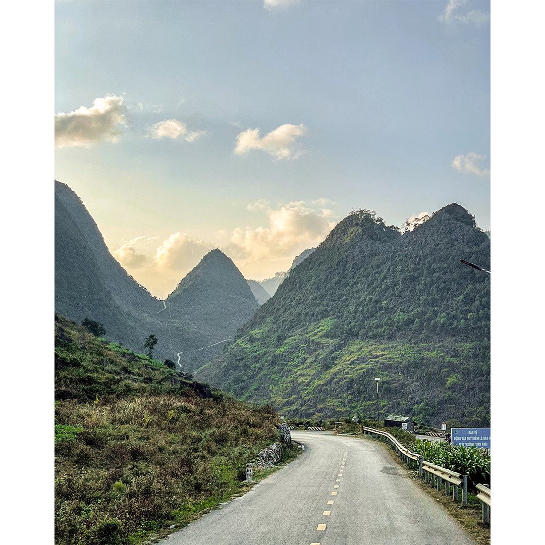 So many beautiful views along the Ha Giang Loop @frazerscottphotography
.
.
.
.
#travelvietnam #beautifulvietnam #explorevietnam #hagiangloop #motorbiketour #motorbiketrip #travelgram #travelgramvietnam #vietnamisawesome #awesomevietnam #thisisvietnam #vietnam2023 #hagianglooptour #hagiangtrip #hagiangtrip🇻🇳