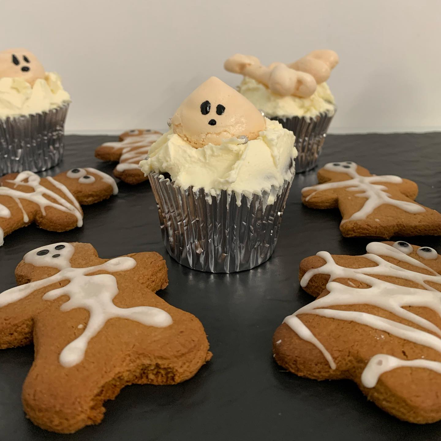 They say third times the charm..
Instalment No. 3 of the AT #officebakeoff
Becky’s spooktacular black velvet cupcakes with gingerbread characters 👻☠️🧁
A very spirited entry…
#halloween #cake #bakeoff