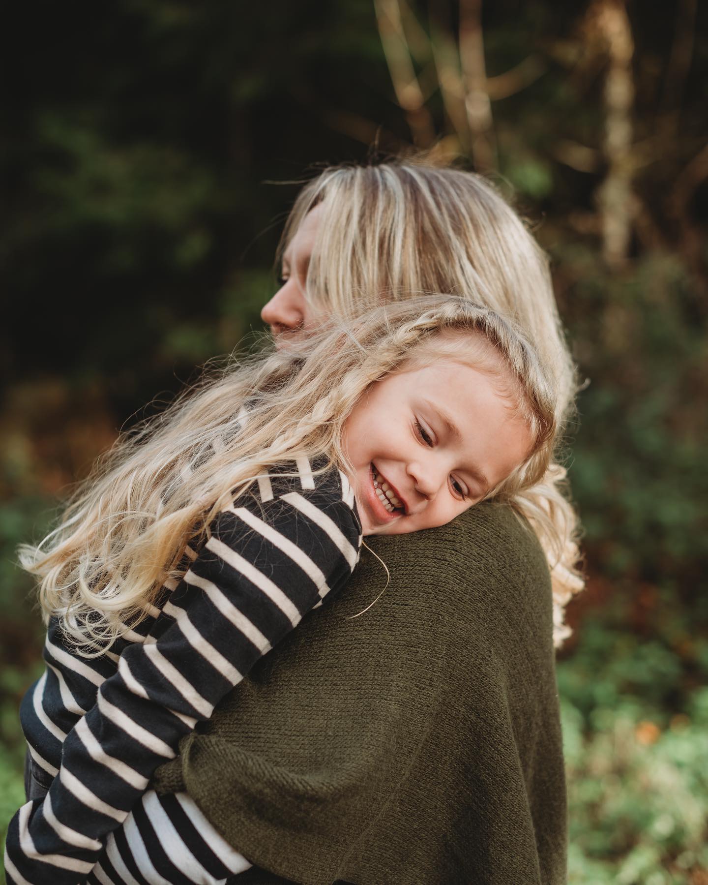 ๐๐ In the golden glow of autumn, one cannot help but believe in magic ๐๐
#southwestphotographer #somersetphotographer #familyphotography #motheranddaughter #minime #autumnphotography