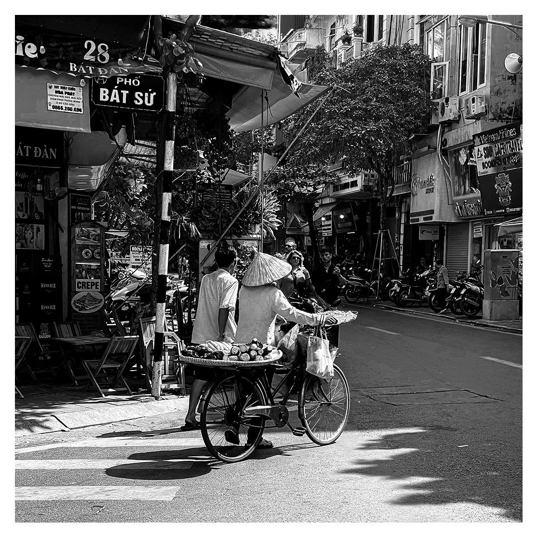 One of my favourites - great snap! @walkwithmarije
.
.
.
#hanoi #travelvietnam #visitvietnam #explorevietnam #beautifulvietnam #travelgram #bw #streetphoto #streetphotobw #bwphoto #lovebw #bwphotography #streetportrait #thisishanoi #vietnam2023