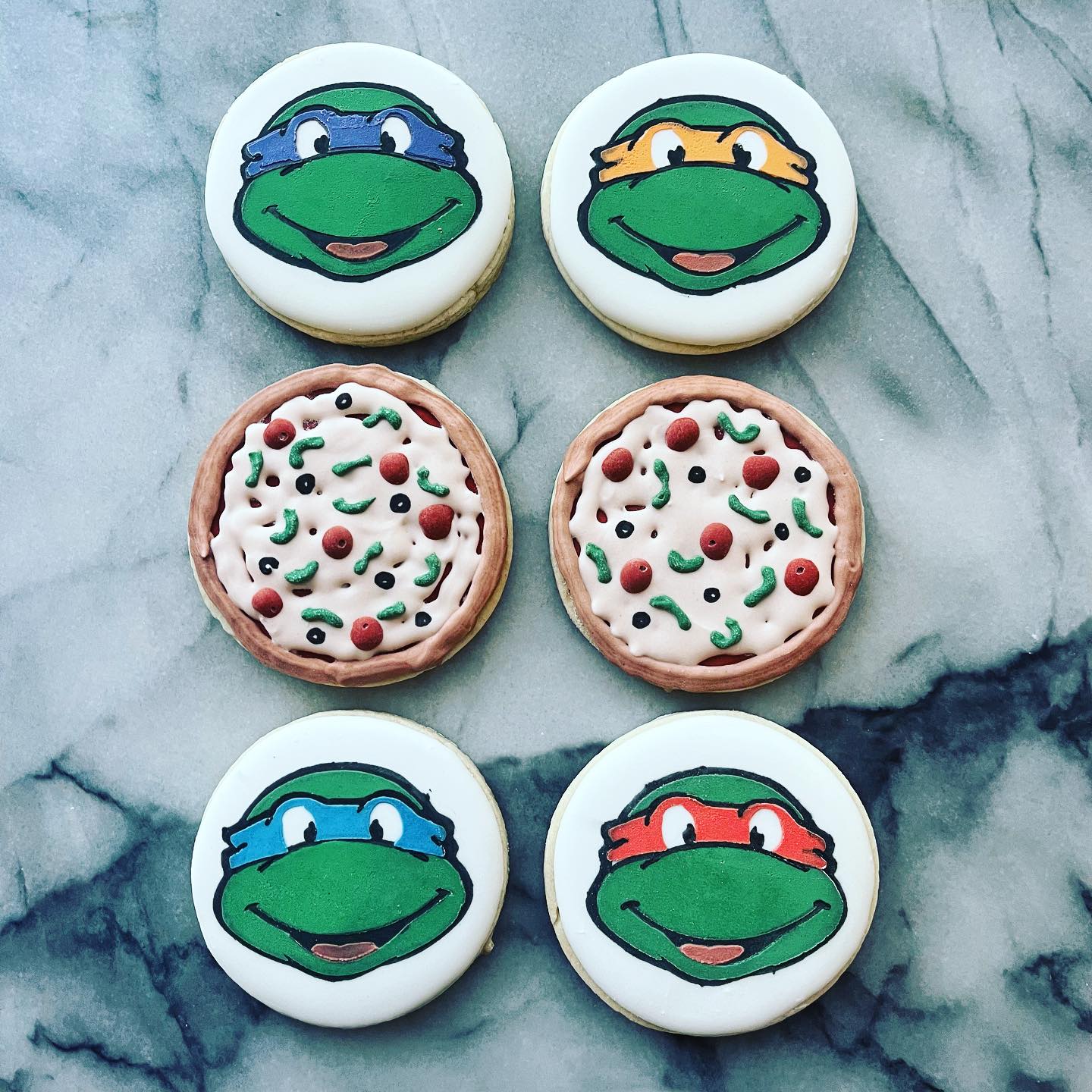 Turtle power!!
.
.
#royalicingcookies #longbeachcookies #cookiedecorator #cookiedecorating #decoratedcookies #customcookies #cookies #longbeach #longbeachca