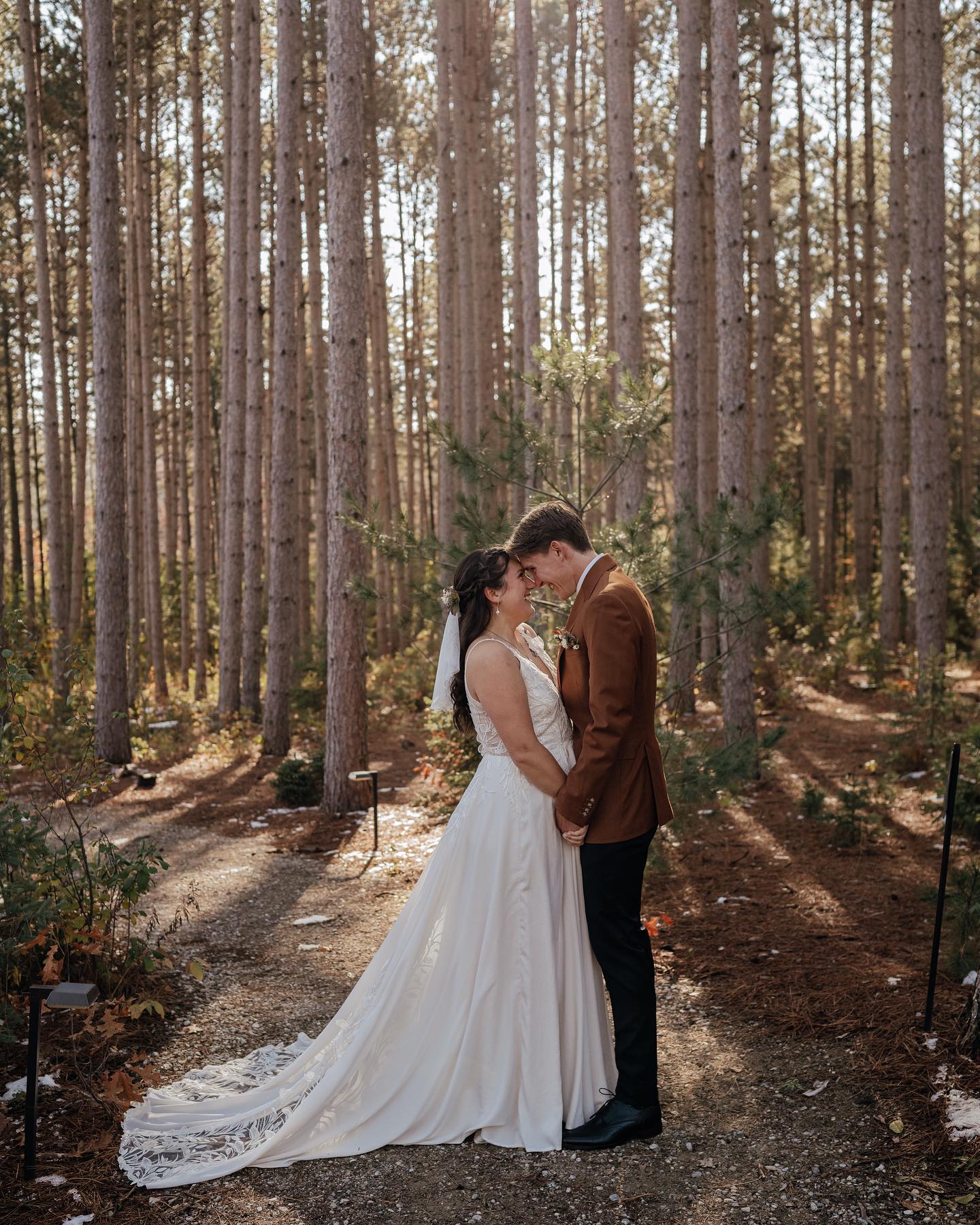 Bethany + Jack 🌲
My last wedding of 2023 and it was such a beautiful day from beginning to end. Everything from the venue, the weather, Bethany's dress (that was hand made by her mom!) their family that traveled from all over, the bridal party.. it was all beyond amazing! I hope you two are enjoying Argentina!!
Venue : @pinewood.mn
Florals : @mellifera_flowers
Day of Coordination : @honeyb.weddings
Catering : @lefebvrescatering
DJ : @studioveil