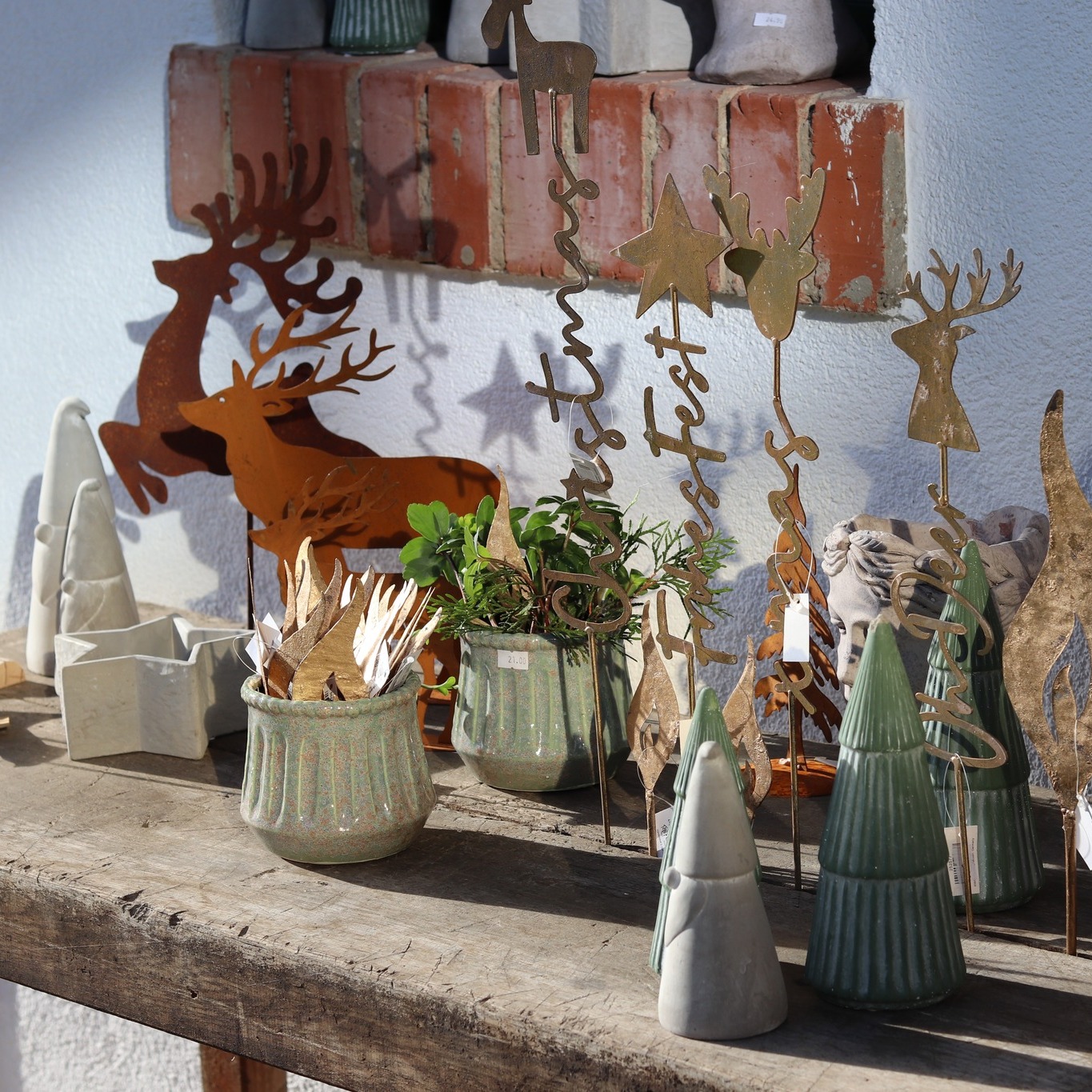 Nur noch wenige Tage bis zum Start unserer diesjährigen Adventausstellung ⭐
Diesen Freitag um 13:00 Uhr öffnen wir unsere Tore und freuen uns auf euren Besuch!
✨Öffnungszeiten im Advent: ✨
10. November bis 10. Dezember 2023
immer von Freitag bis Sonntag von 13:00 bis 18:00 Uhr
#prennerbeerenkultur #marchfeld #adventmarkt #advent #regionaleinkaufen