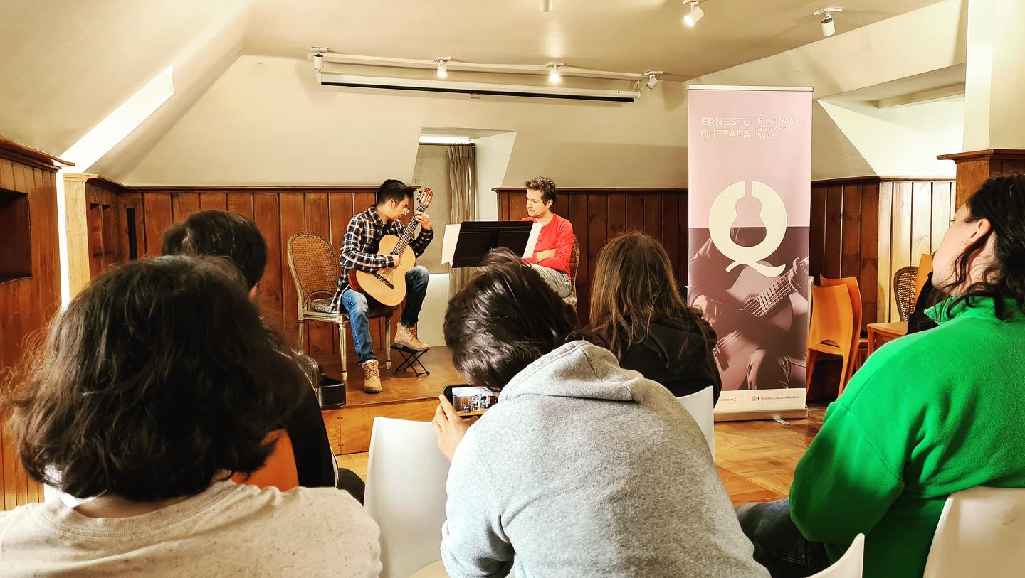 Mis agradecimientos a @fundacionguitarraviva por haberme invitado a realizar clases magistrales y poder trabajar con tremendos talentos de la guitarra chilena!. Es un placer poder estar en un lugar tan especial para la guitarra clásica en Chile, y es muy especial para mí poder seguir contribuyendo al legado que nos dejó el maestro Ernesto Quezada.
#classicalguitarist #classicalguitars #classicalguitarmusic #classicalguitarplayer #classicalguitarguitarrist #classicalguitarconcert #classicalguitarsheetmusic #chile #guitarraclasica #guitarraviva