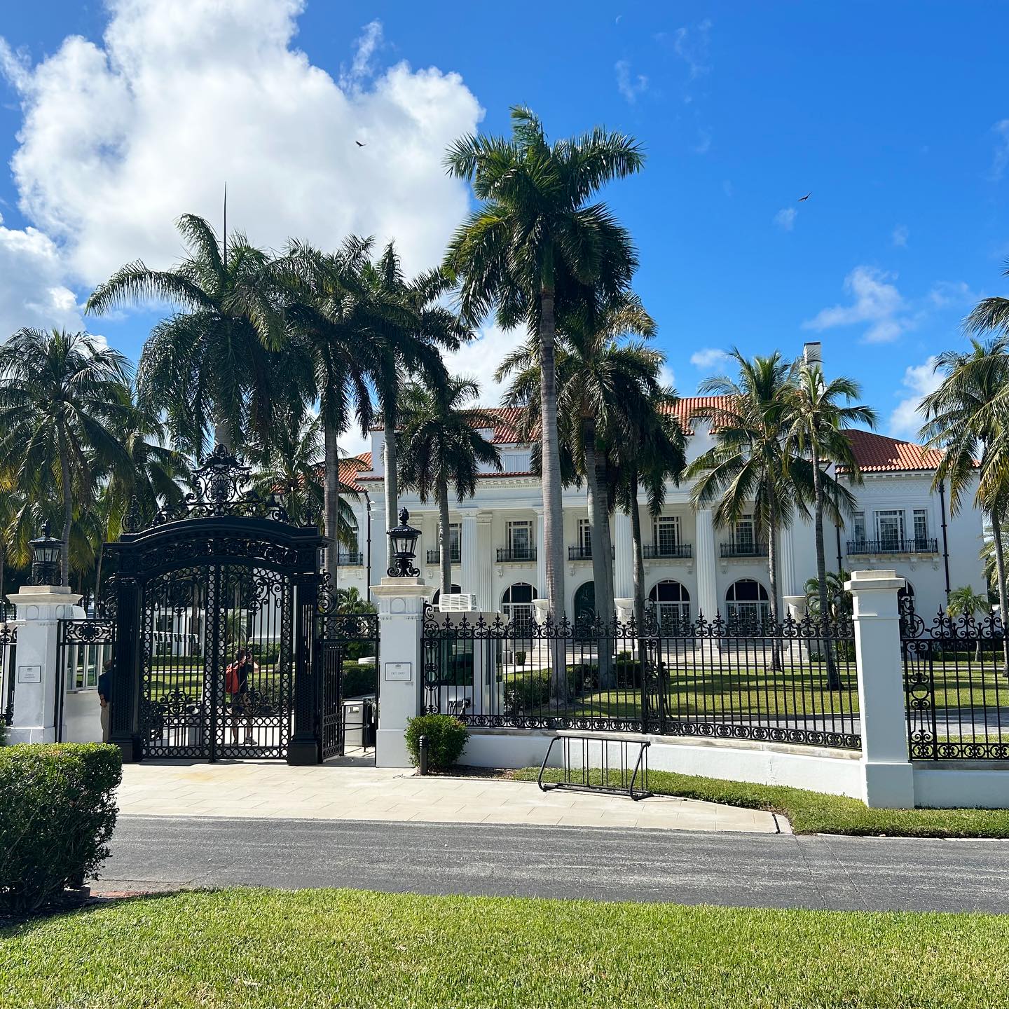 What a wonderful experience to visit the Henry Morrison Flagler museum in Palm Beach! Built in 1901 by the legendary architecture firm Carrère and Hastings, this exquisite Beaux-Arts landmark is filled with Gilded Age treasures.