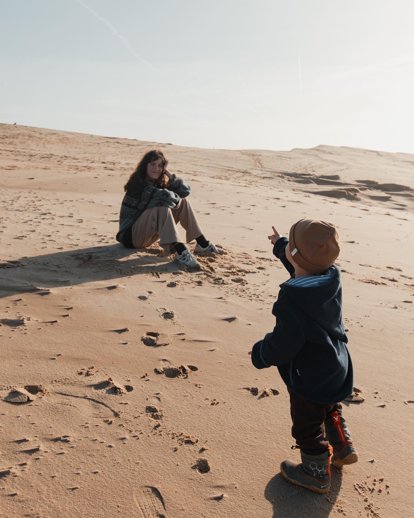 1 thing we can tick off our bucket list: visit Dune du Pilat 🤙🏽
noah already visited the Dunes at the age of 11. he had such fond memories of it that he really wanted to see it again with us. it was totally worth it. since i never went to the dessert this was very impressive for me.
and of course little yuma loved it. sand is his happy place 🌝
—
within the next few days we will upload our bucketlist on to our website. so you guys can keep track what adventures we want to complete.