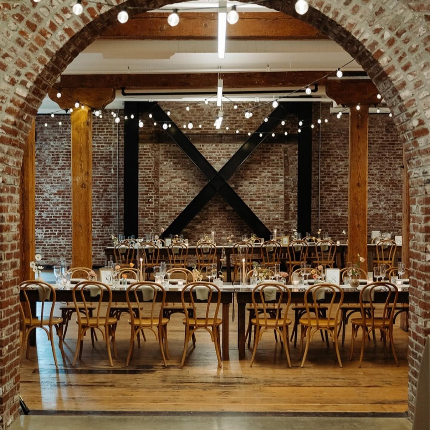 Congratulations, Erin and Griffin!
Such a beautiful set up in Irving Street Studio. Cozy and elegant fall evening full of love 💕 🍁
Venue: @ecotrustevents
Planner: @keenevents
Photographer: @kaihphoto
Bar / Catering: @artofcateringpdx
Beauty: @gingerandmaude @thewildeflower.co
Florals: @wildflower_portland
DJ: DJ Benni with @stumptowndjs
Rentals: @ardeneventcollective
Cake: @hollertreatspdx
Rings: @miadonnadiamond
Attire: @showmeyourmumu @thedresstheory @menswarehouse