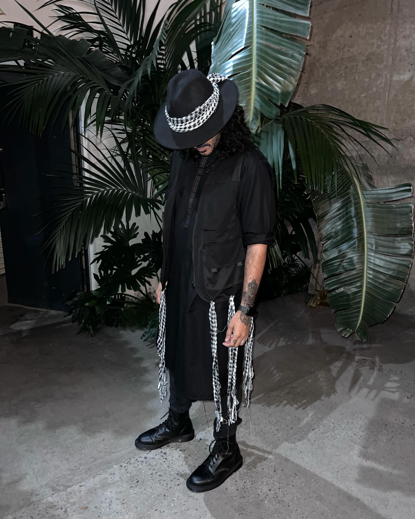 EXPLORERS! you guys had us over the moon this past Friday! when @kunalmerchant approached me to try something new on the tent stage, I knew it was a chance to do something really special that tapped into all of our musical abilities. our set concept was nothing short of experimentation with live instrumentation, and improv. you guys gave us an energy that was so easy to reciprocate through our music. huge thanks to those on stage that added to this experience;
@anthonycarreramusic
@payaljay_
@anvaya.music
@generalroshane
@neeltdesai
last but certainly not least, it wouldn’t have been possible with all of you guys jamming with us in the crowd, so much love for you all 🫶🏽
P.S. y’all really threw down in those garba circles 😍
#indowarehouse #liveset #freepalestine