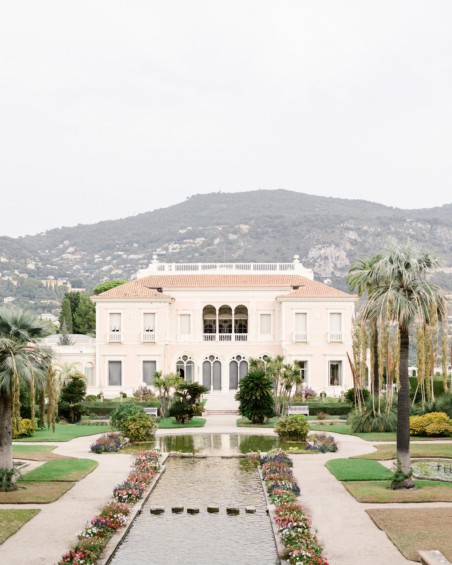 Embarking on a visual journey at the enchanting Villa Ephrussi, where timeless elegance meets the allure of the French Riviera. Swipe left to immerse yourself in the beauty that sets the stage for unforgettable celebrations. 🏰✨
Planning @bonjourweddings.fr
Photography @jeremie_hkb
Venue @villaephrussi
Welcome dinner venue @hotelchateaueza
Florals @dandelionsandgrace
Catering @fredericbernardtraiteur
Video @jinoagnelli
Rentals @maison_options @phos_events
Beauty @kassaundrastephensmakeup
Mixology @shakeyourevents_
Cake @madeincake
Strings: Lady’s Orchestra
#VillaEphrussi #DestinationVenue #FrenchRivieraCharm #LuxuryWeddingVenue #EleganceUnveiled #WeddingMagic #DestinationWeddingPlanner #DreamVenue #EventDestination #CelebrateInStyle #FrenchWeddingPlanner #FrenchWedding