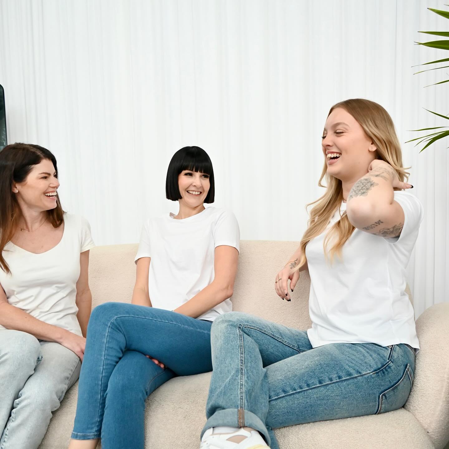 ~The perfect Christmas gift 🎄
Looking for the ideal holiday gift 🎁 for that special someone 💓 who seemingly has everything?
Niki Lee Aesthetics offers gift cards that can be used for any desired treatment!
You can buy gift vouchers online through the website or pick up a hard copy in the clinic (they can also be mailed out to you).
Feel free to reach out to organise a gift card or inquire during your next appointment.
Niki 🤍x
.
.
.
.
#nikileeaesthetics #perthcosmeticclinic#cosmeticinjectables #giftcard #someonespecial #christmasgift #xmasgift #dermalfiller #antiwrinkleperth #wrinklerelaxerperth #fatdissloving #collagenstimulator #bioremodeling