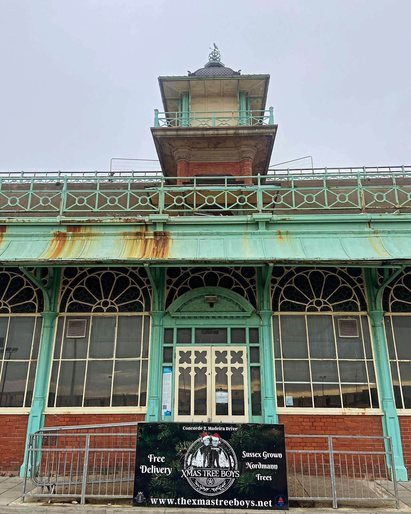 This week we return to one of Brighton’s most iconic buildings, the Nighty @concorde2 home to local live music! Come and find out finest firs as always this time of year!