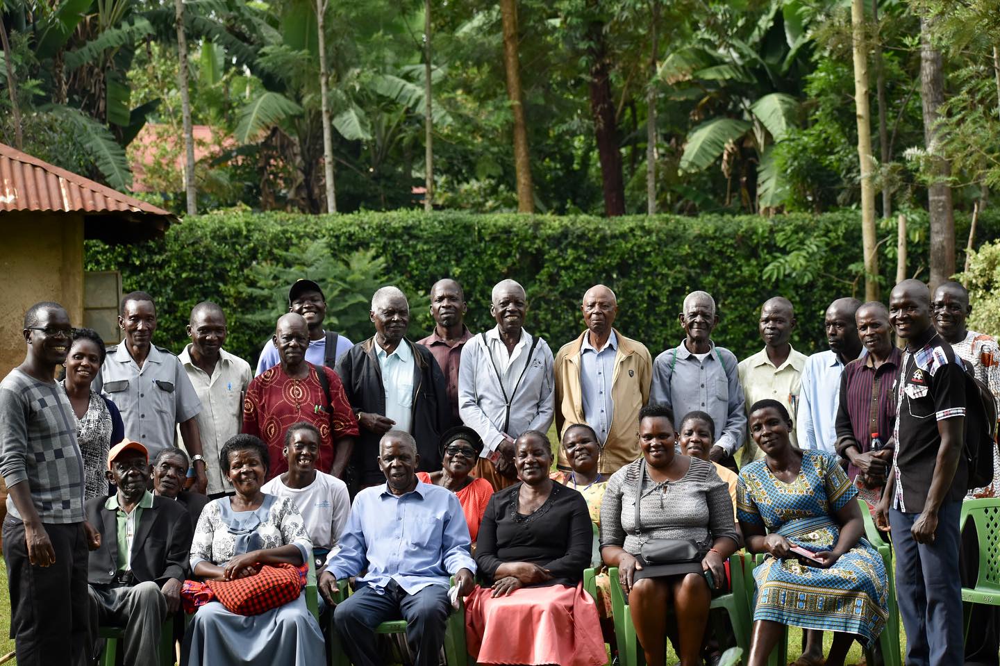 We have officially launched Farmers Alliance for Restoration - East Africa ๐ณ
30 lead farmers have been identified in Nyahera Village, Kisumu. They have undergone a sensitization workshop to now start off the first phase of a two year permaculture program in the new year, which will get them equipped and ready to take this knowledge back to their own farms and further pioneer the work. We are excited to take this work on with the farmers! There is already a lot of optimism within the group ๐
#permaculture #permaculturekenya #farmersalliananceforrestoration #restorativepractices #farmersalliance #nyaheravillage #permaculturekisumu #permacultureproject #development #resilience #regenerativeagriculture #regenerativefarming #sustainablefarming #smallholderfarmers #smallholderresilience #research #monitoringandlearning #skillbuilding #farmerempowerment #empoweringcommunities #communitydevelopment