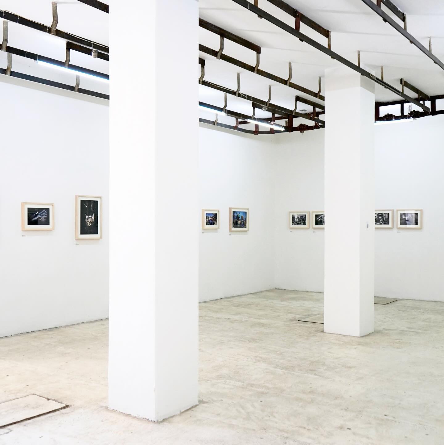 “RESIGNIFICAR LA FIESTA”
Por @aluro30
Curaduría por Juan Carlos Valadez Marín
Exposición abierta al público de Lunes a viernes de 10:00 a 14:00 hrs - 16:30 a 19:00 hrs
.
.
.
.
#oaxacacultural #oaxacamexico #oaxacalotienetodo #exposiciondearte #expo #exhibition #exhibiciondearte #fotografiadocumental #fotografomexicano