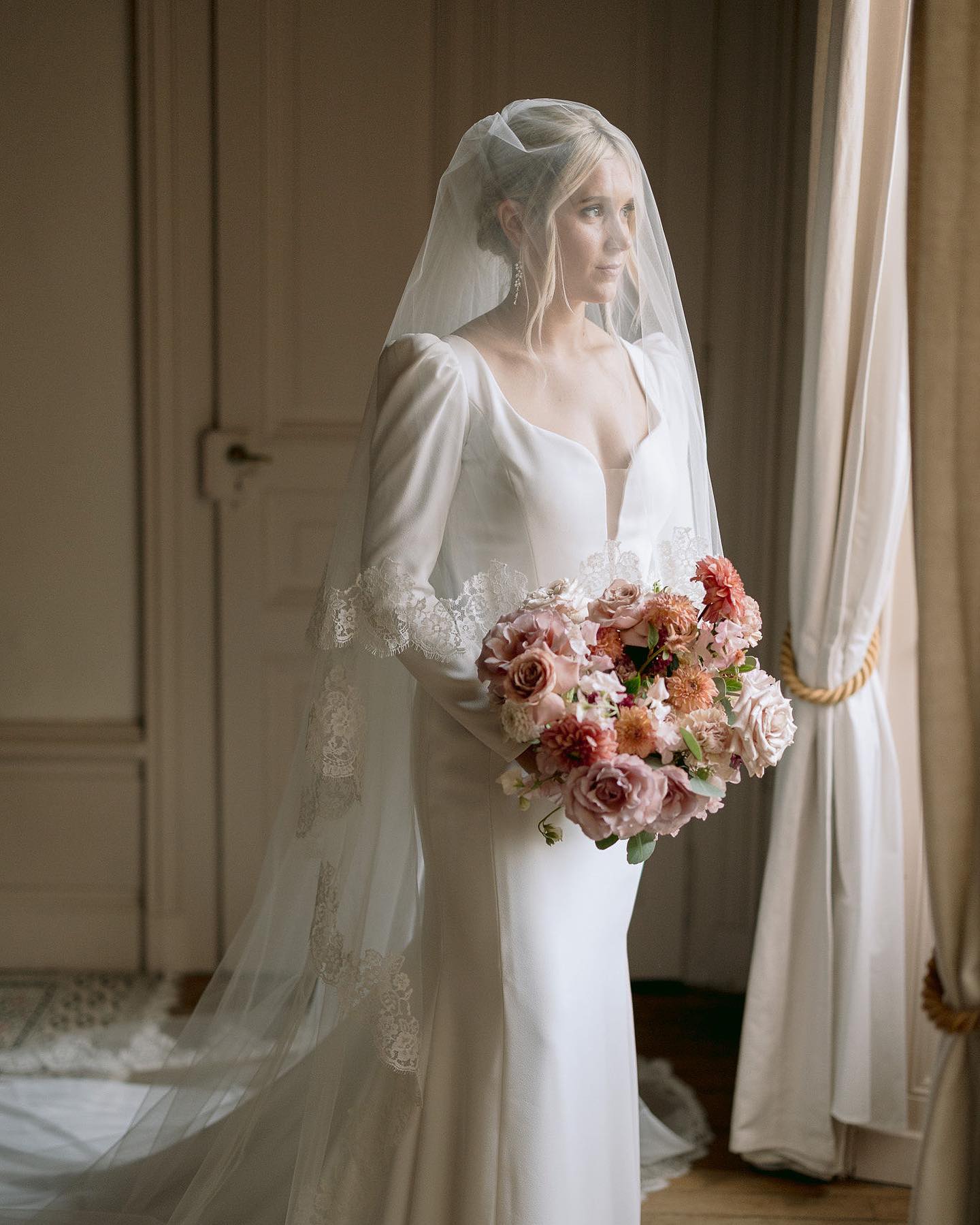 We’ve been swooning over these photos of Charlotte and Tom since we got @quentinweberphotographie ‘s gallery weeks ago! ✨🍂
Cannot. Get. Over. These. Shots.
Oh, this was such a good day! I think I’ll be plunging into some of our 2023 galleries this winter… is there such a thing as confort imagery? 🎞️
Planning @bonjourweddings.fr
Photo @quentinweberphotographie
Vidéo @dimitripierrem
Venues @palace_de_menthon @chateaudesaintsixt
Catering @letraiteurdusaleve
Florals @botaniquebazar
Rentals @lvchablais
Entertainment @prestevent @romain.ginet
Beauty @alwinenogier
Guest accommodation @lesplendidlacannecy
With @lilhoon and @hightailtom
#LuxuryWeddings #dreamwedding #DreamWeddings #ChicCelebrations #BridalElegance #RomanceInFrance #EpicLoveStory #WeddingGoals #TimelessElegance #SayingIDoInStyle #BespokeCelebrations #LuxuryEventPlanning #FrenchChateauWedding #LoveInProvence #CoutureWeddings #WeddingDreamsComeTrue #DestinationWeddingPlanner
#DestinationWedding #SweetMoments #FrenchElegance #sayidoinfrance