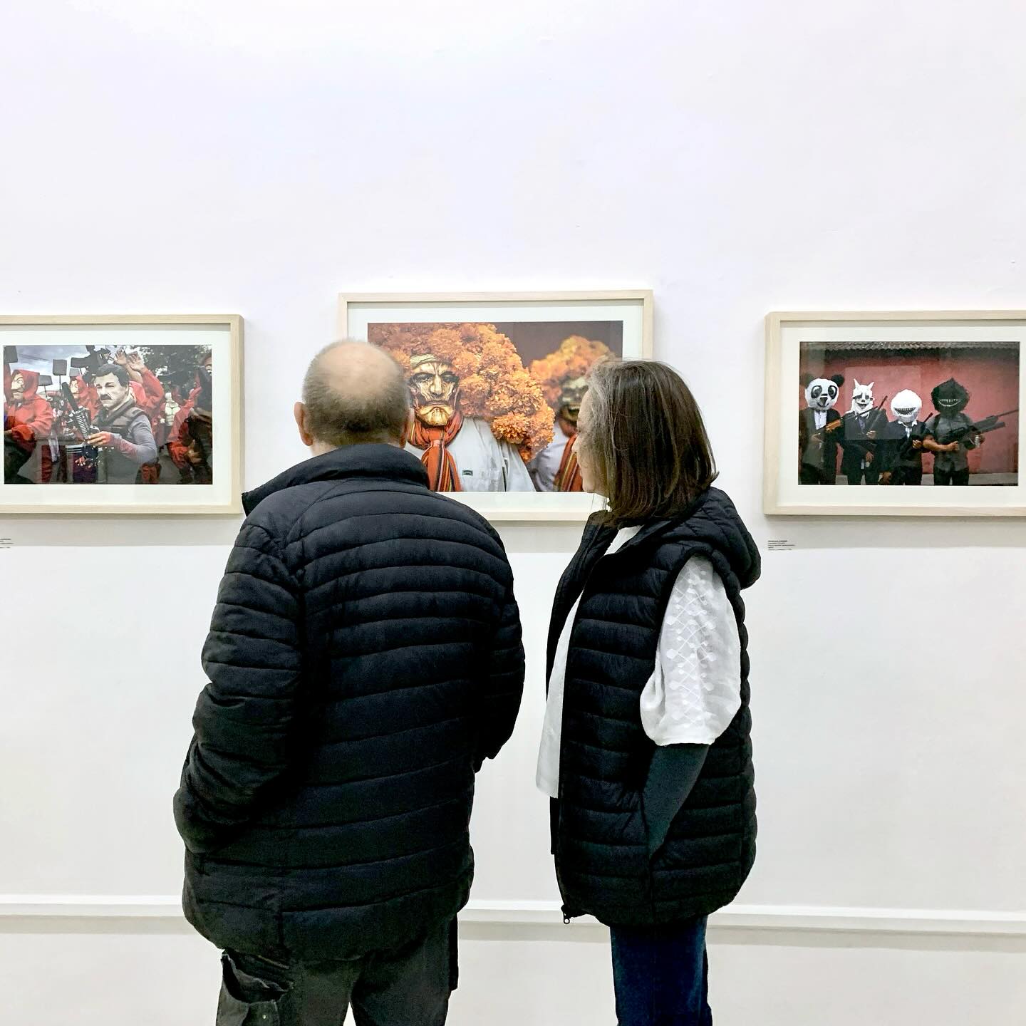 Gracias a todos los que nos acompañaron a la inauguración de la expo “RESIGNIFICAR LA FIESTA” por @aluro30
Si no pudiste acompañarnos a la inauguración puedes visitar la Expo de Lunes a viernes de 10:00 a 14:00 hrs y de 16:30 a 19:00 hrs
.
.
.
.
.
#oaxacacity #oaxacacultural #oaxacalotienetodo #fotografiadocumental #fotodocumental #exposicionfotografica #expofotografica #exhibiciondearte #exhibiciones #fotografooaxaqueño #fotografomexicano #streetphotography